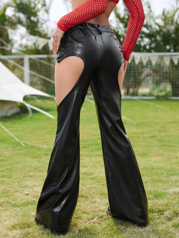 Pantaloni svasati in pelle sintetica stile cowgirl occidentale con dettagli scavati