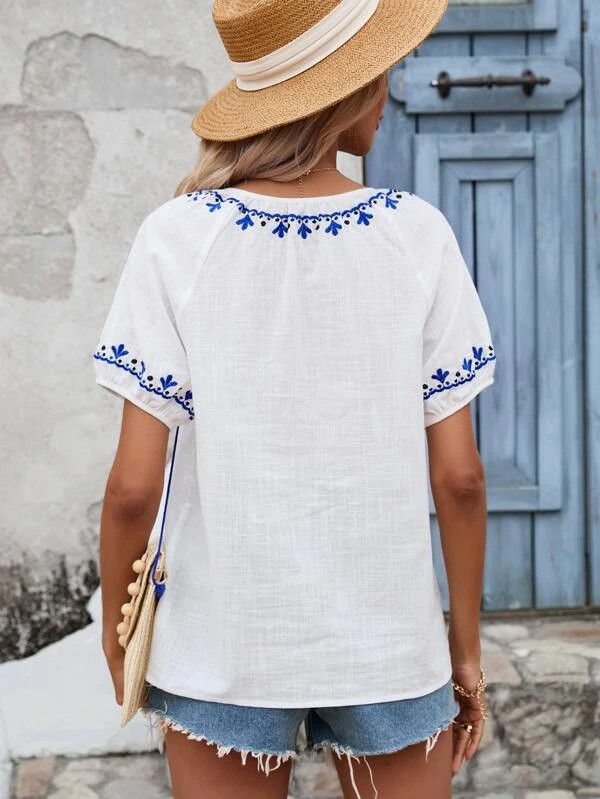 Camicetta con ricamo floreale con cravatta nappa al collo manica raglan