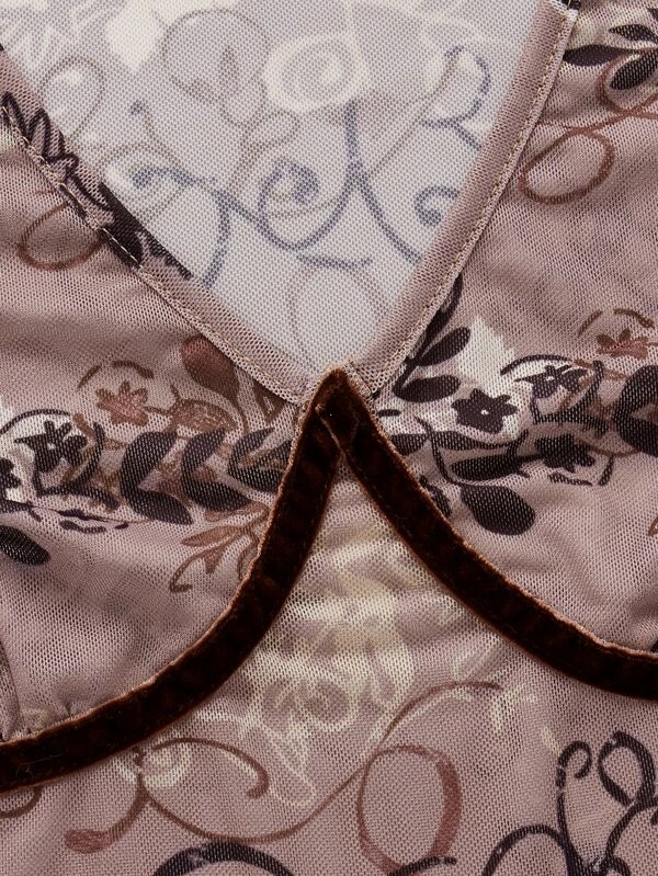 Top corto con stampa floreale mesh