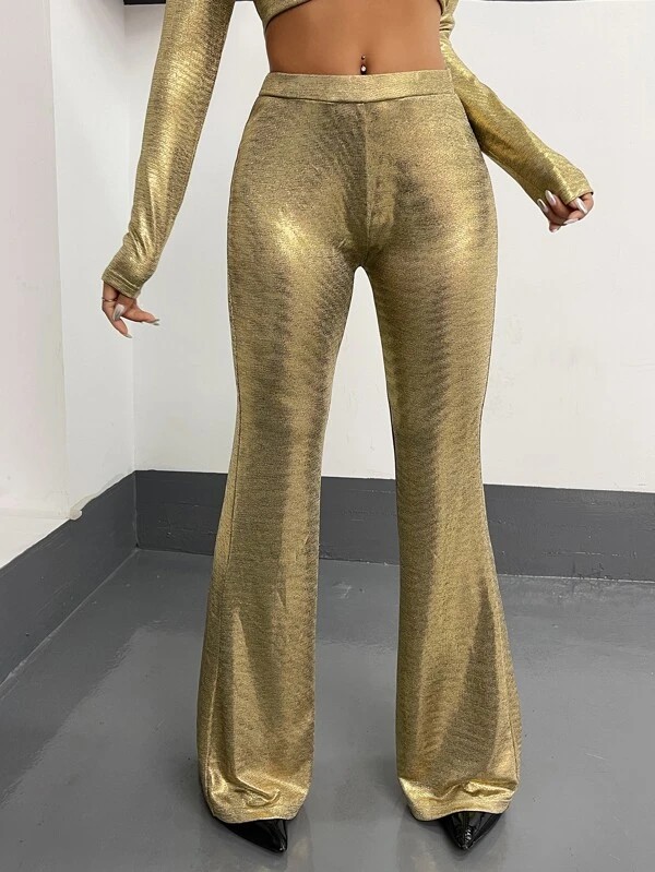 Pantaloni monocolore con gamba svasata