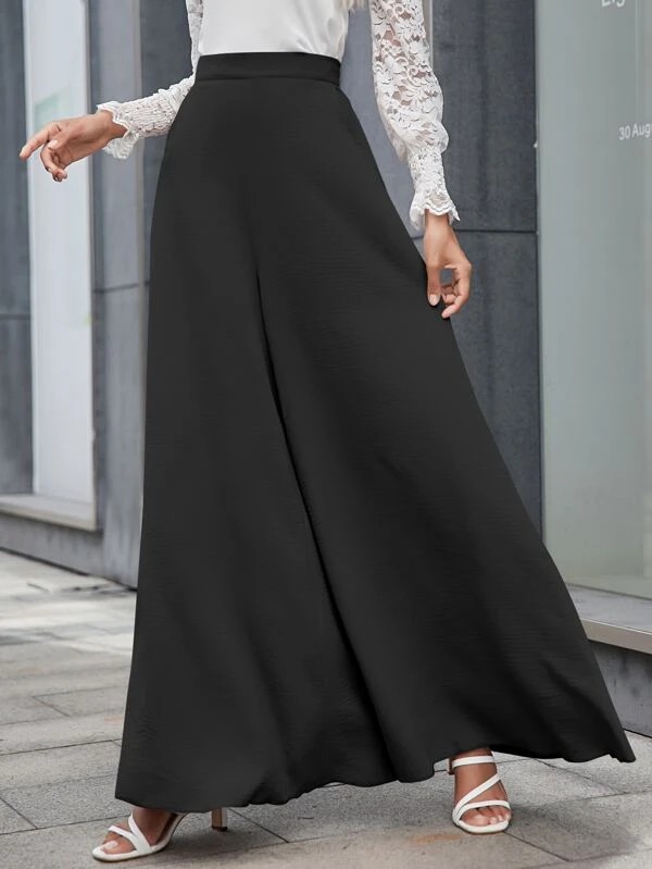 Pantaloni palazzo con tasche oblique e chiusura a cerniera