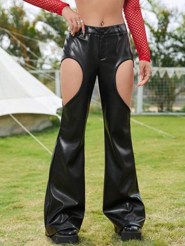 Pantaloni svasati in pelle sintetica stile cowgirl occidentale con dettagli scavati