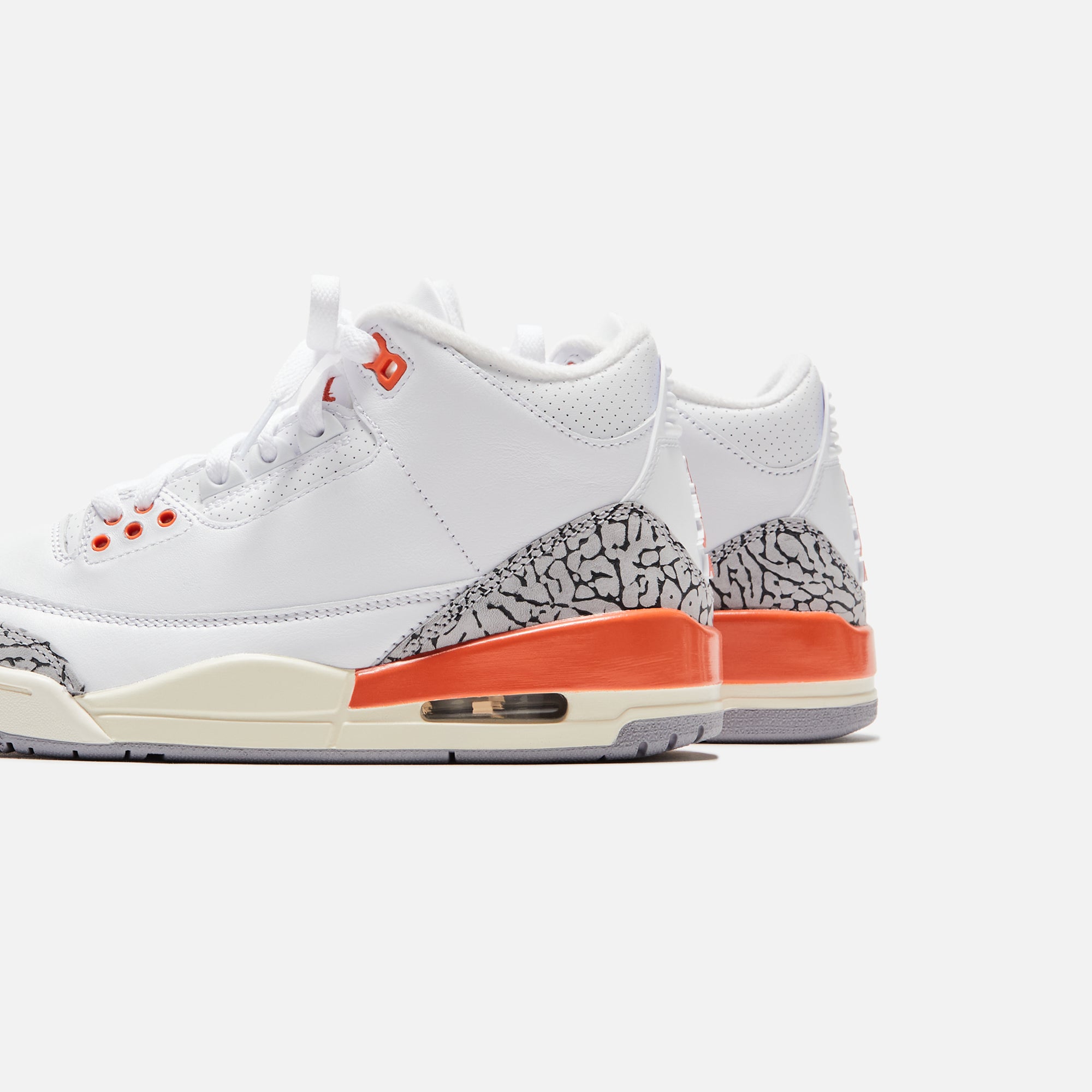 Nike WMNS Air Jordan 3 Retro - White / Sail / Cement Grey / Cosmic Clay