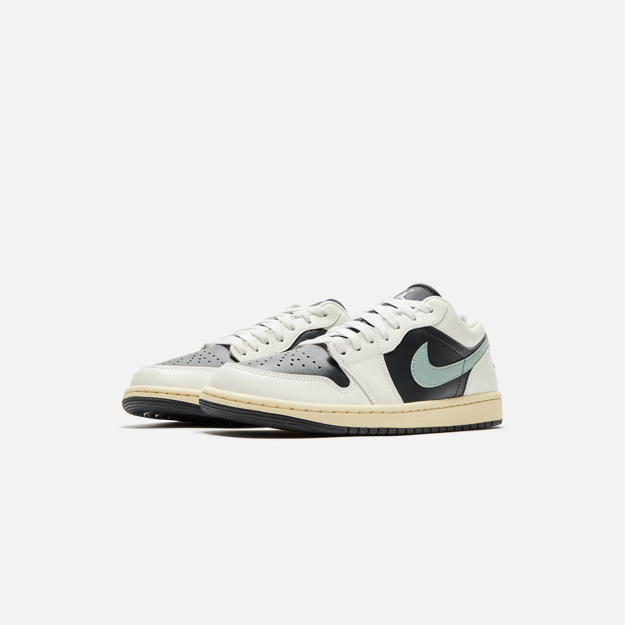 Nike WMNS Air Jordan 1 Low - Anthracite / Jade Smoke / Sail