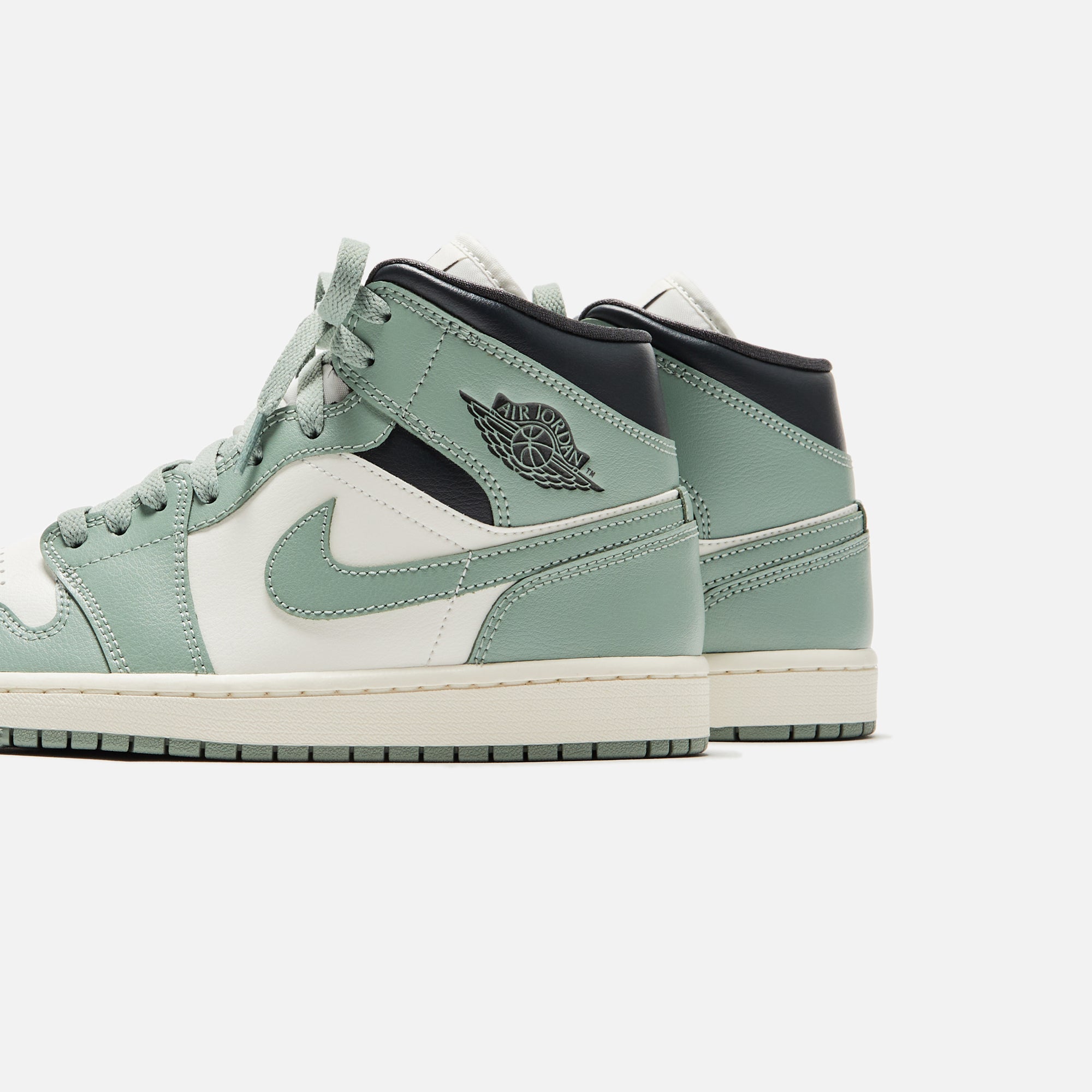 Nike WMNS Air Jordan 1 Mid - Sail / Jade Smoke / Anthracite