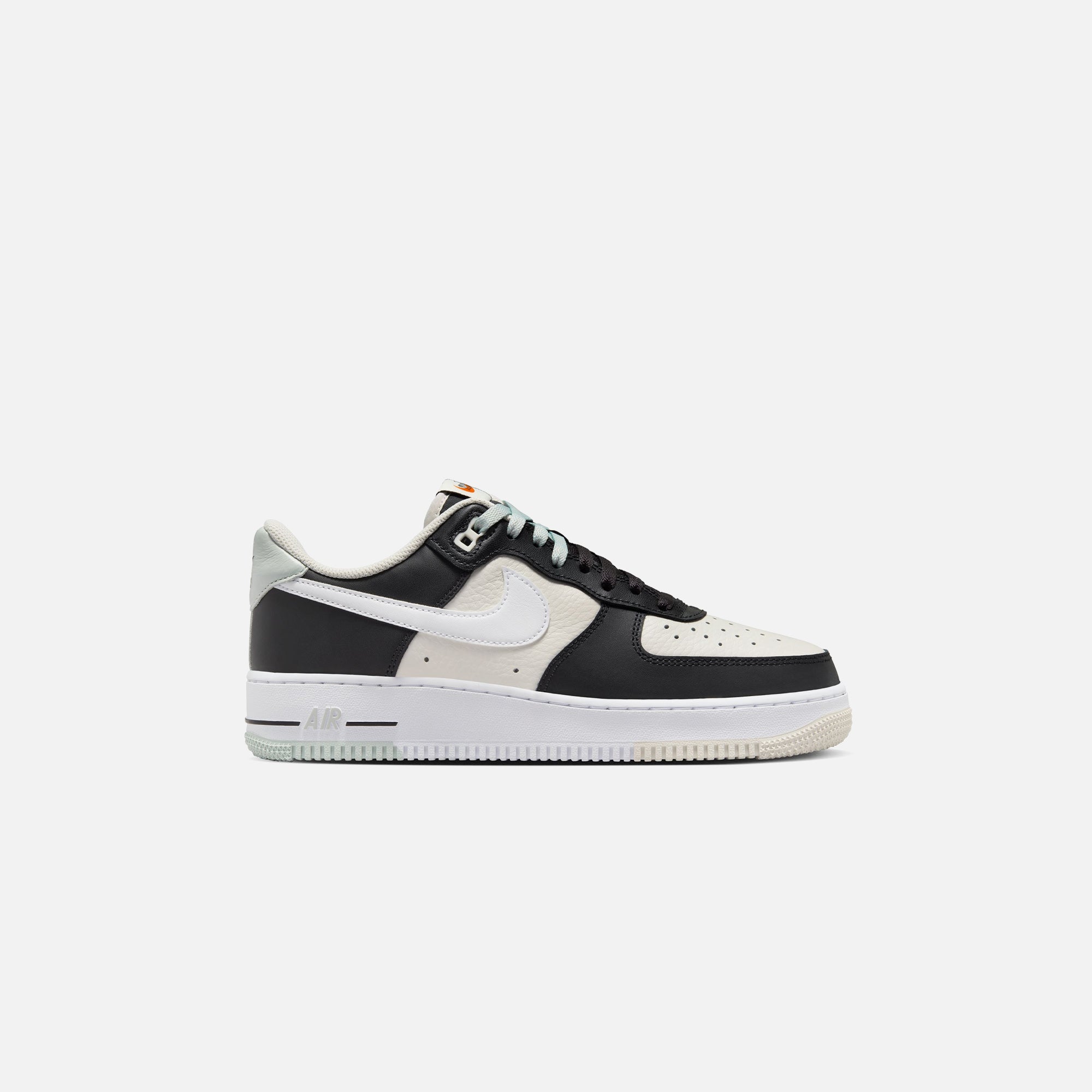 Nike Air Force 1 '07 LV8 - Black / Light Silver / Phantom