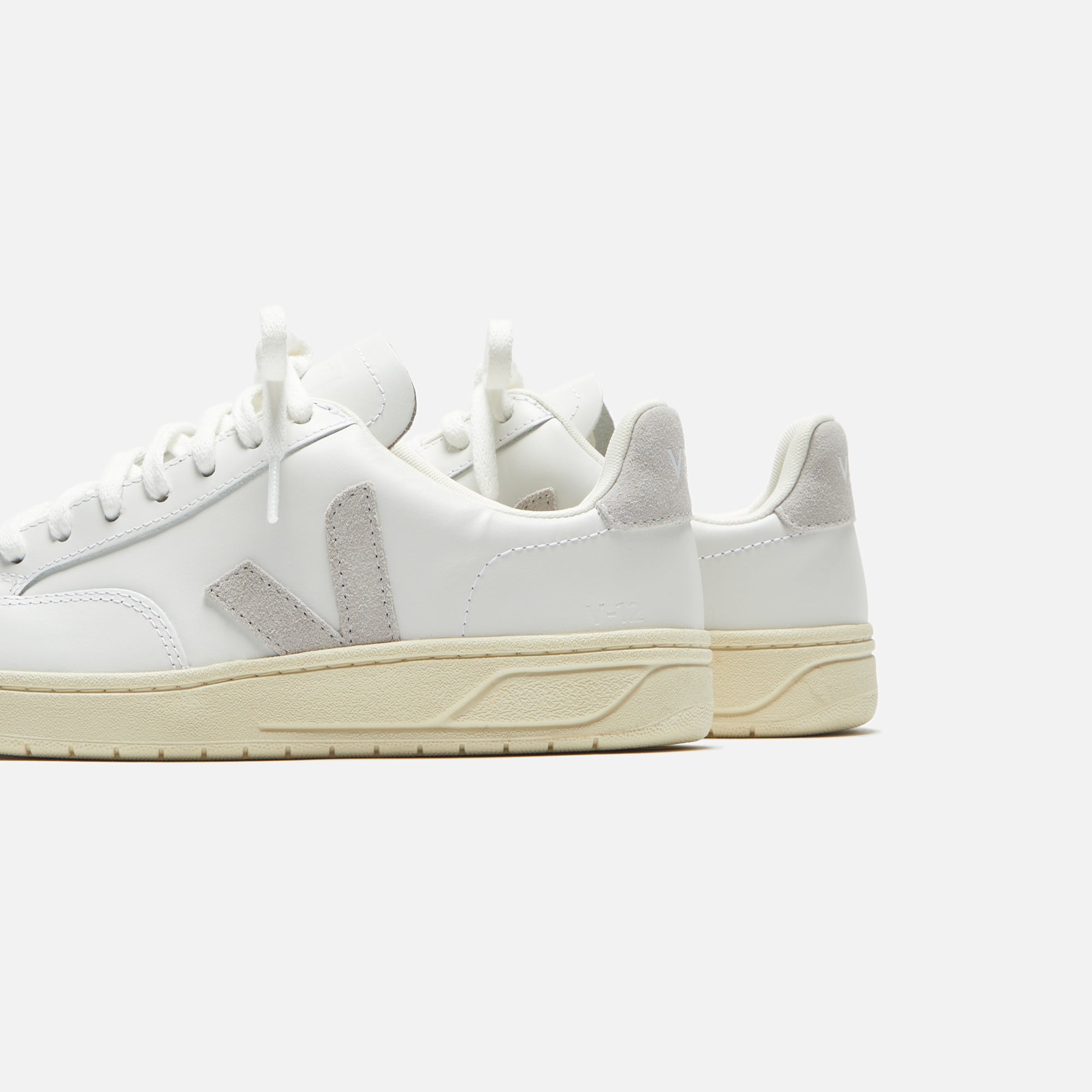 Veja V-12 - Extra White / Light Grey