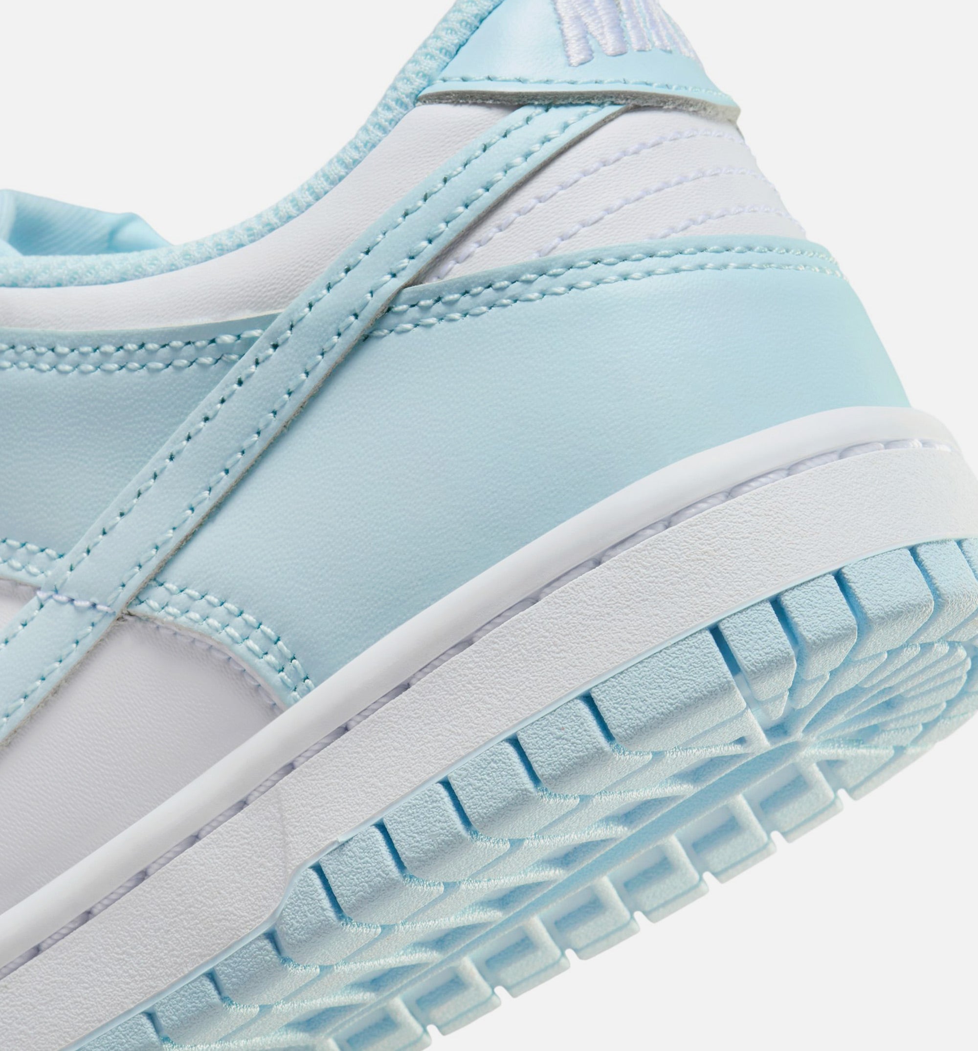 Dunk Low Glacier Blue Grade School Lifestyle Shoe - White/Glacier Blue