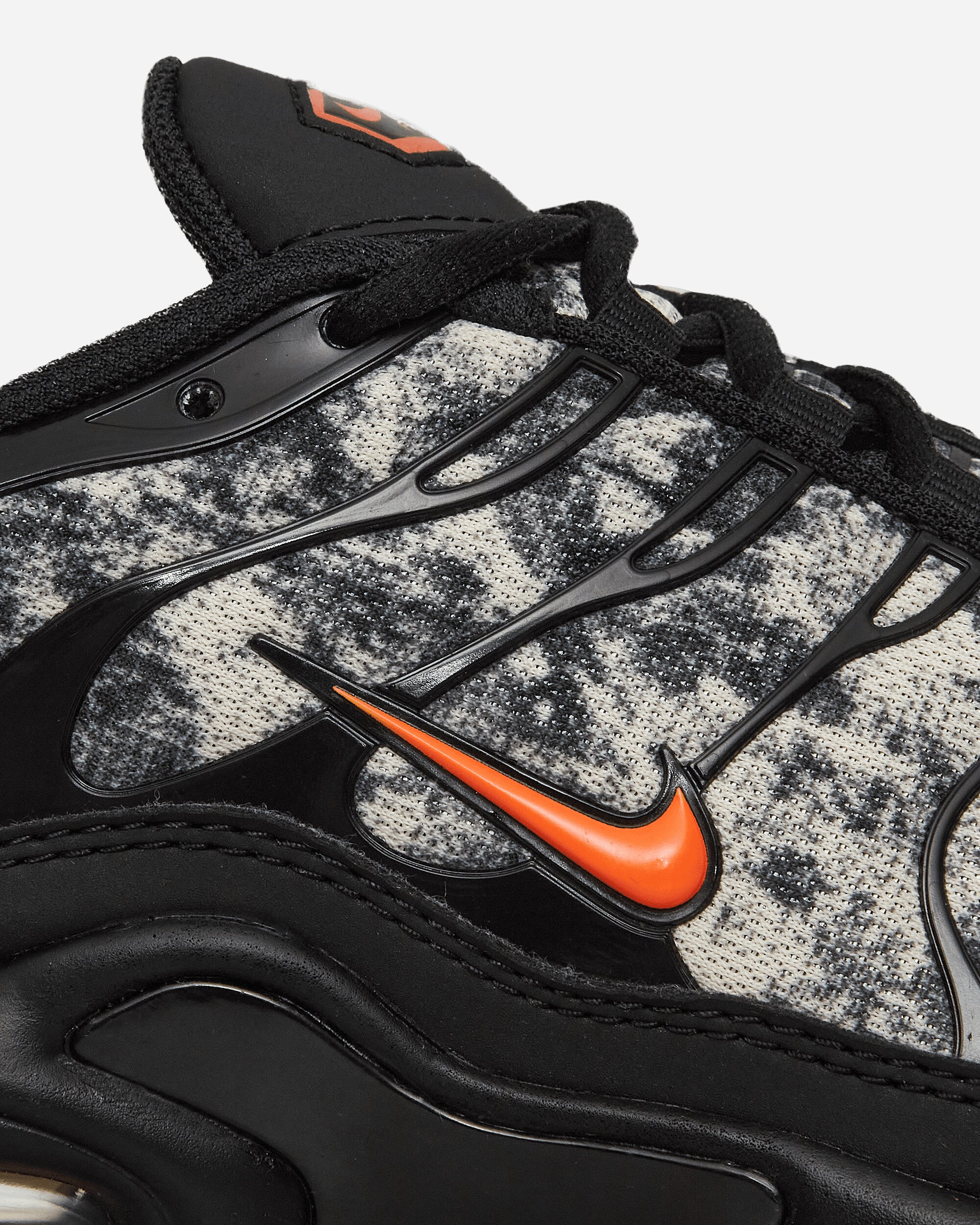 Air Max Plus Sneakers Black / Safety Orange / Sanddrift