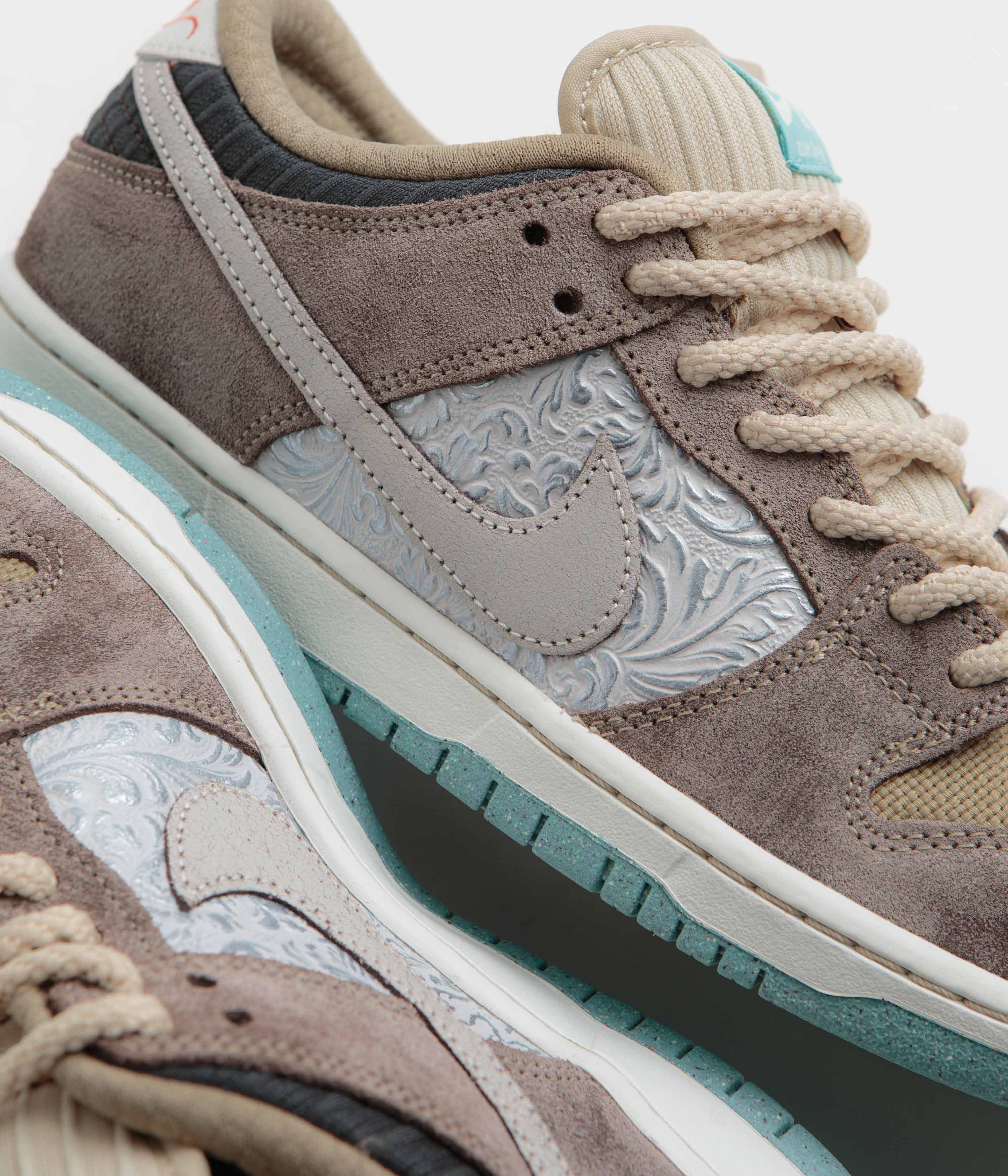 Nike SB Dunk Low Pro Premium Shoes - Baroque Brown / Summit White - Sanddrift