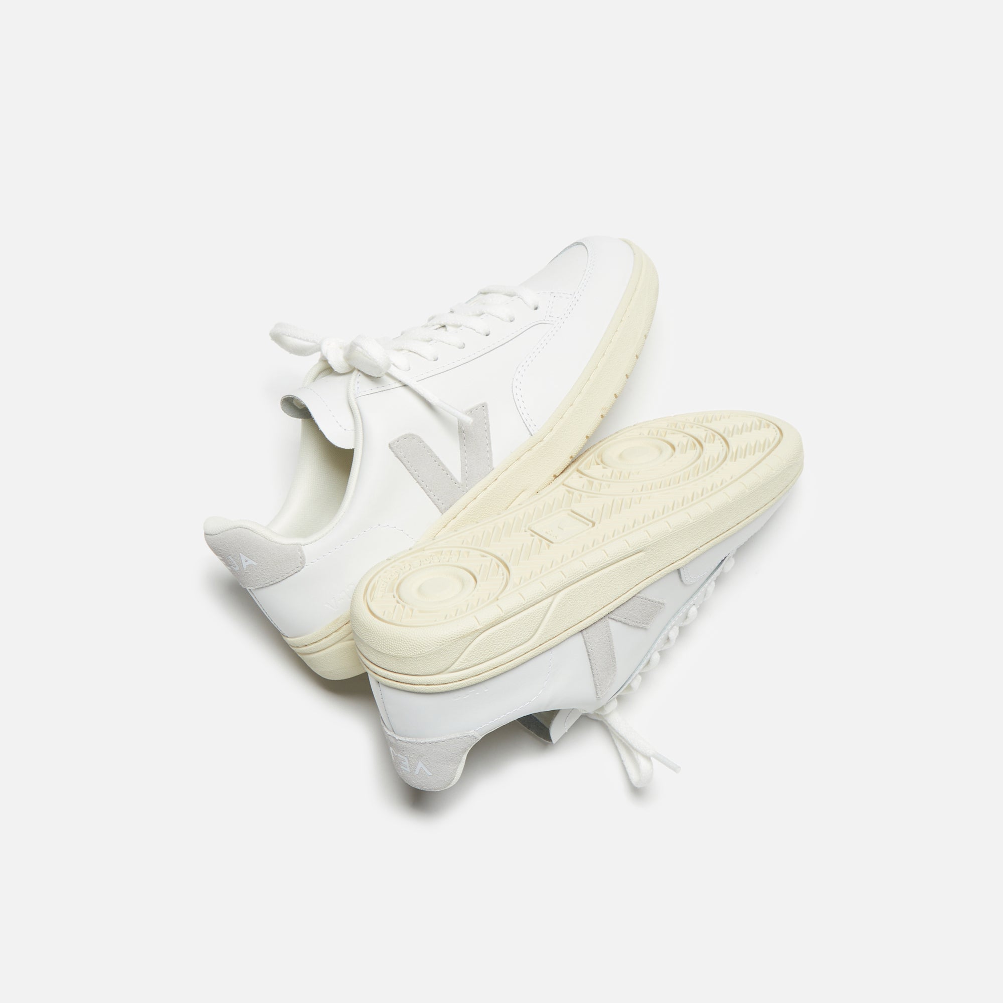 Veja V-12 - Extra White / Light Grey