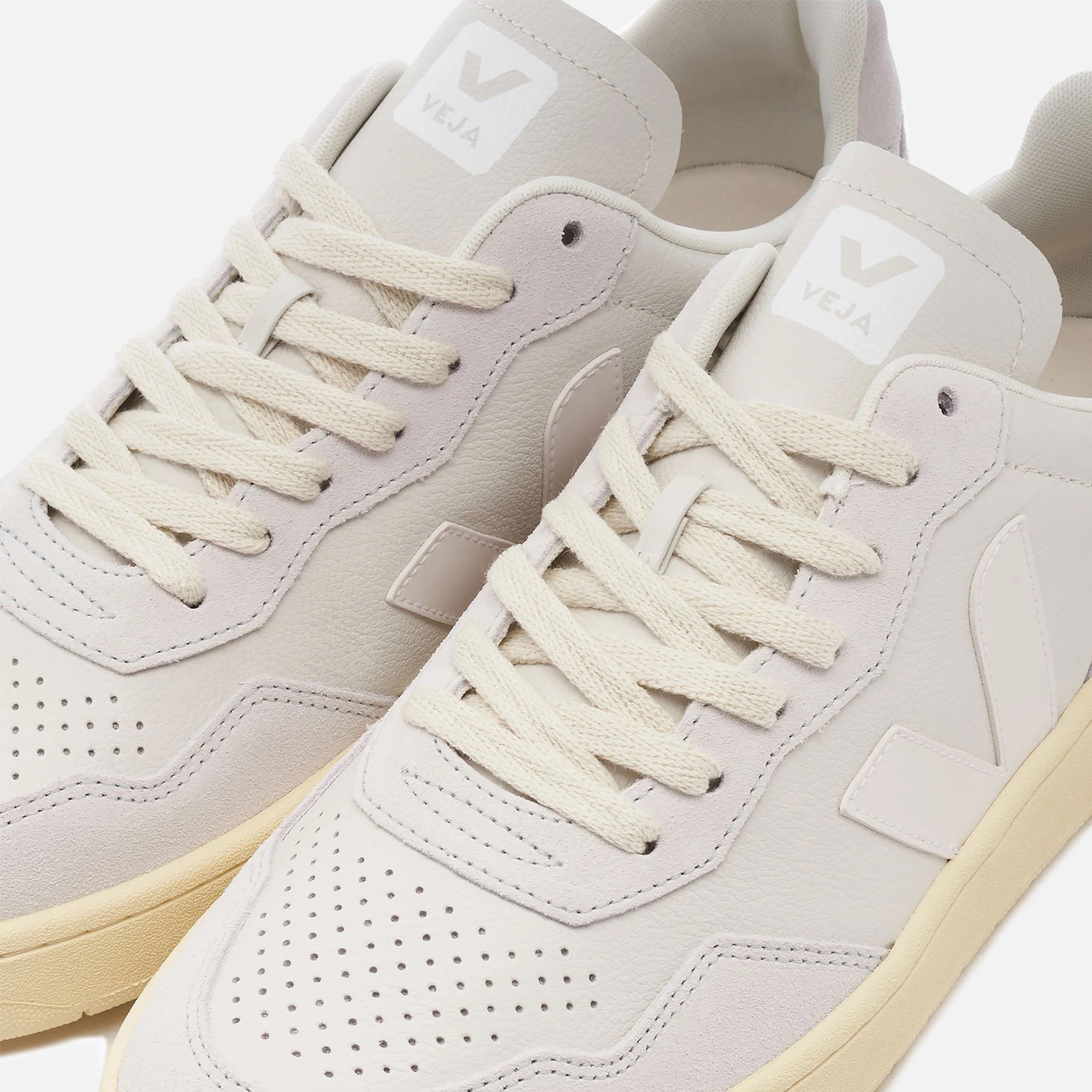 Veja V-90 - Gravel White