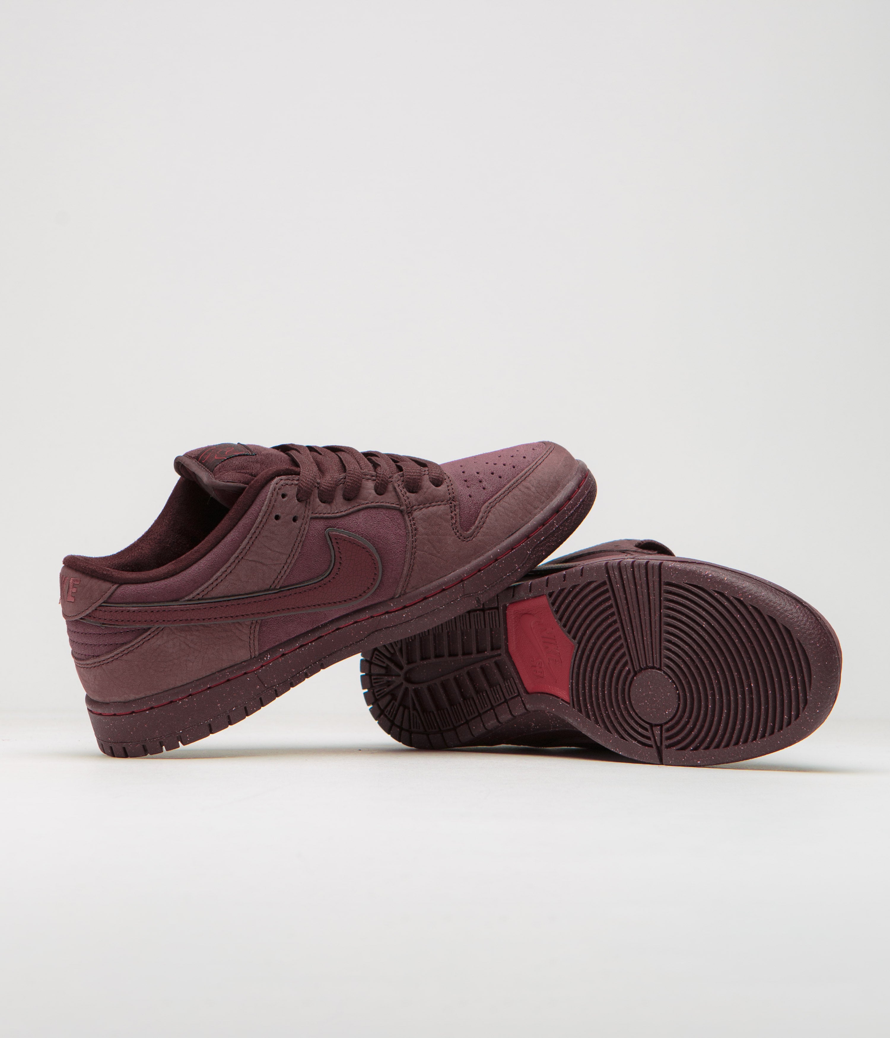 Nike SB Dunk Low Premium Shoes - Burgundy Crush / Dark Team Red - Earth