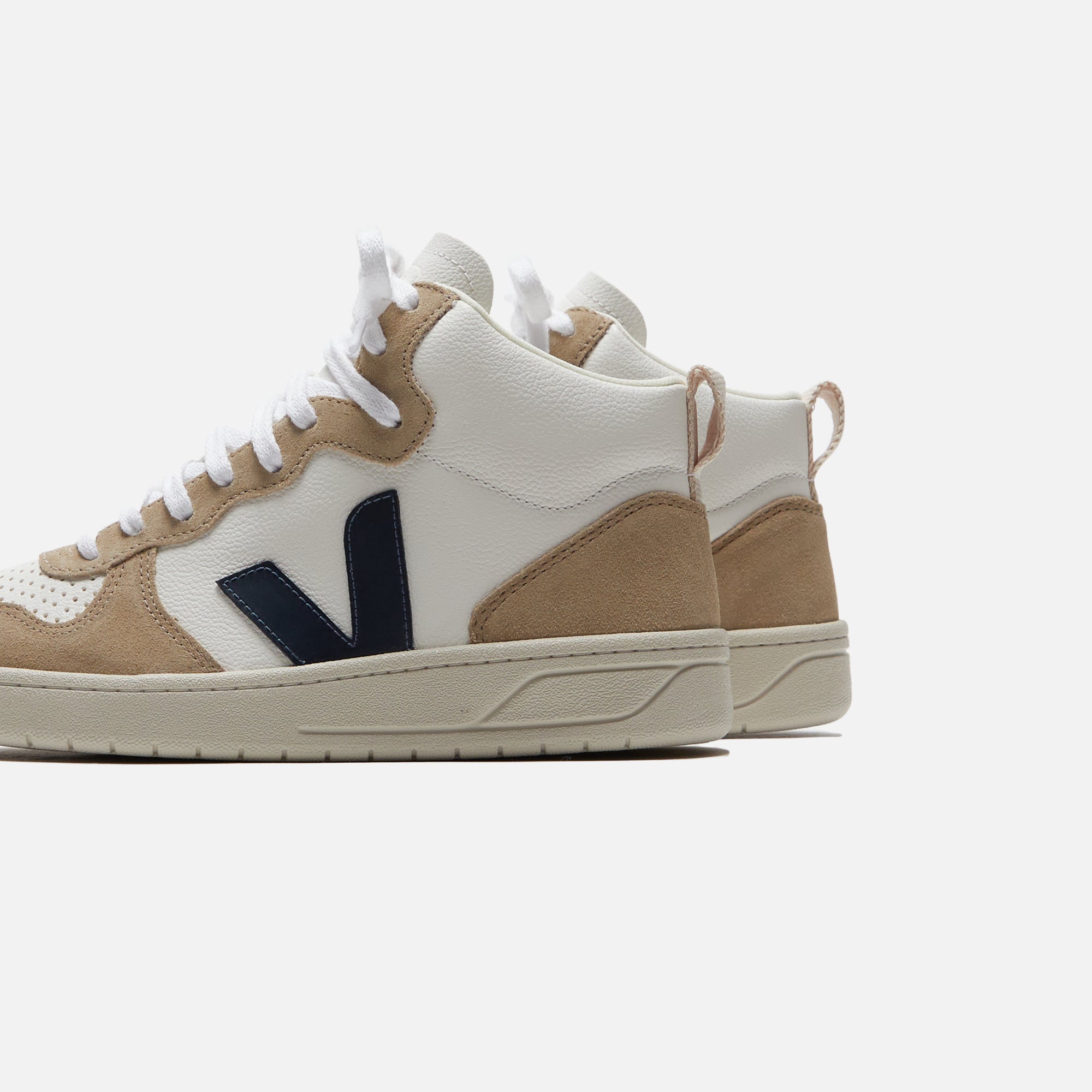 Veja V-15 Bastille - Extra White / Nautico / Sahara