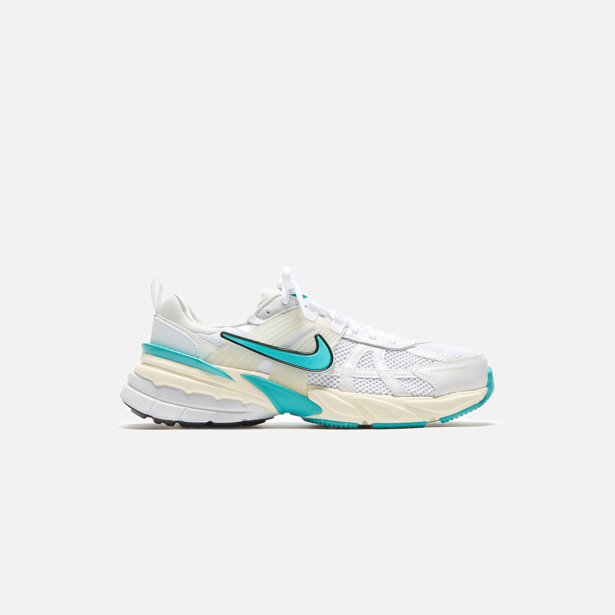 Nike WMNS V2K Run - White / Dusty Cactus / Coconut Milk