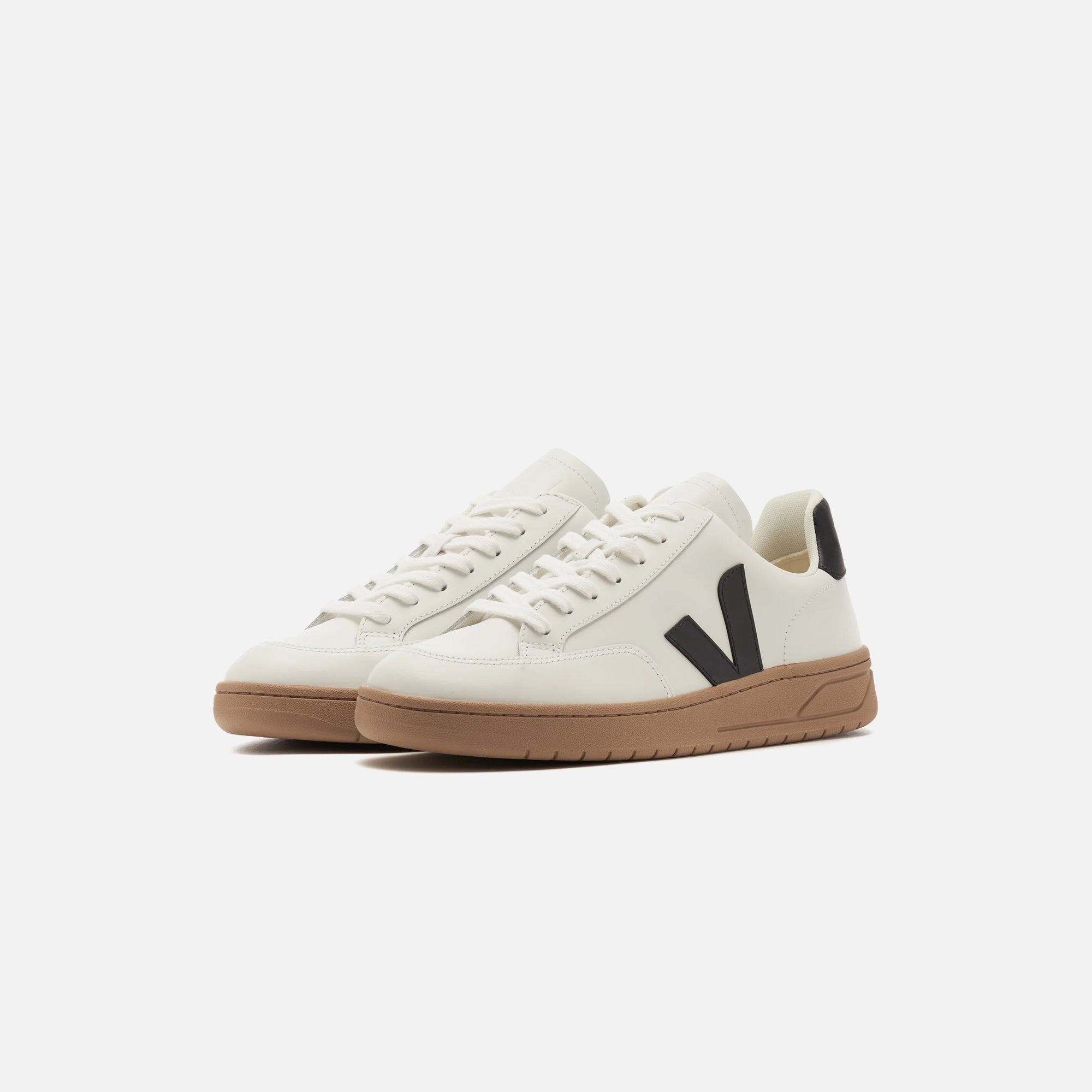 Veja V-12 - Extra White / Black / Dune