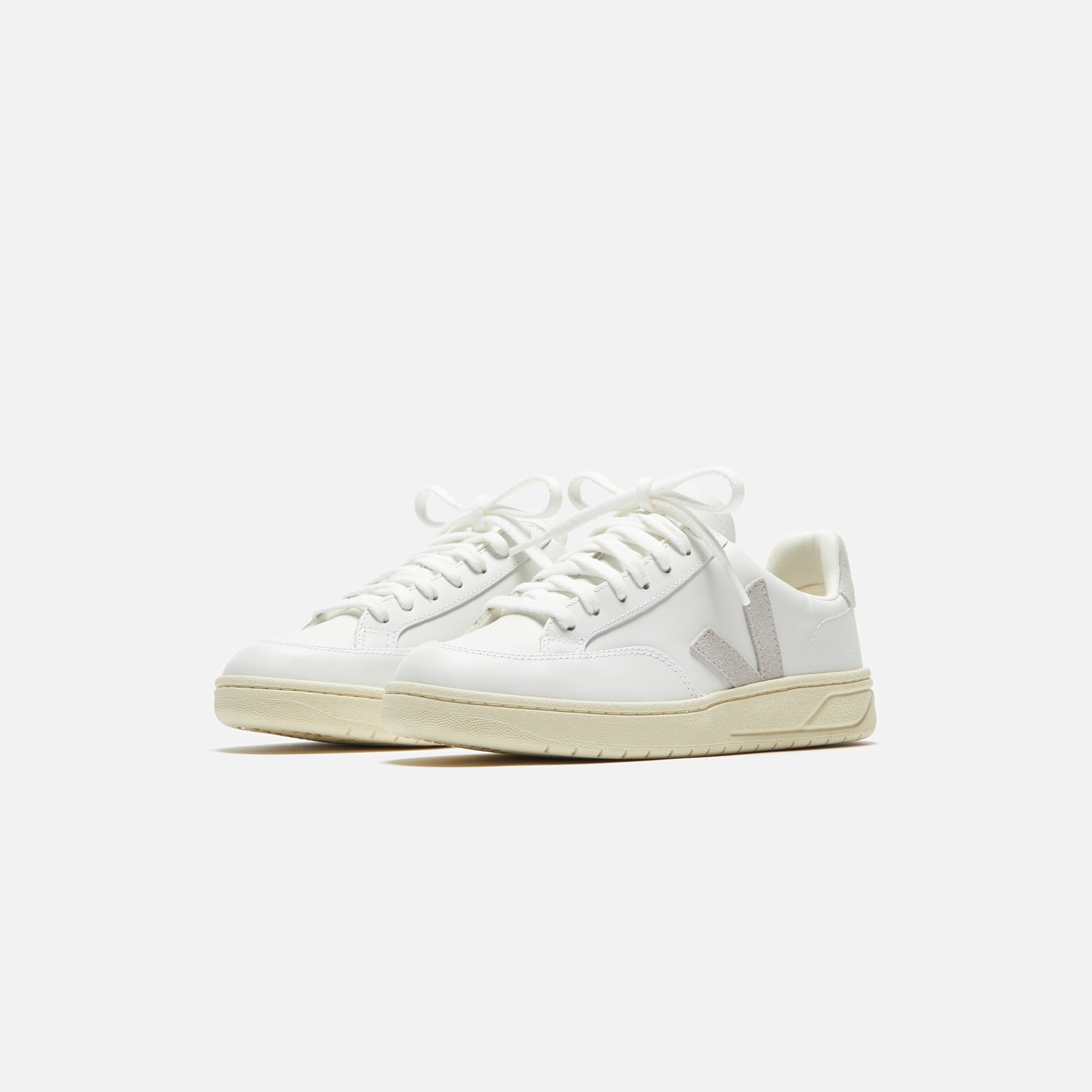 Veja V-12 - Extra White / Light Grey