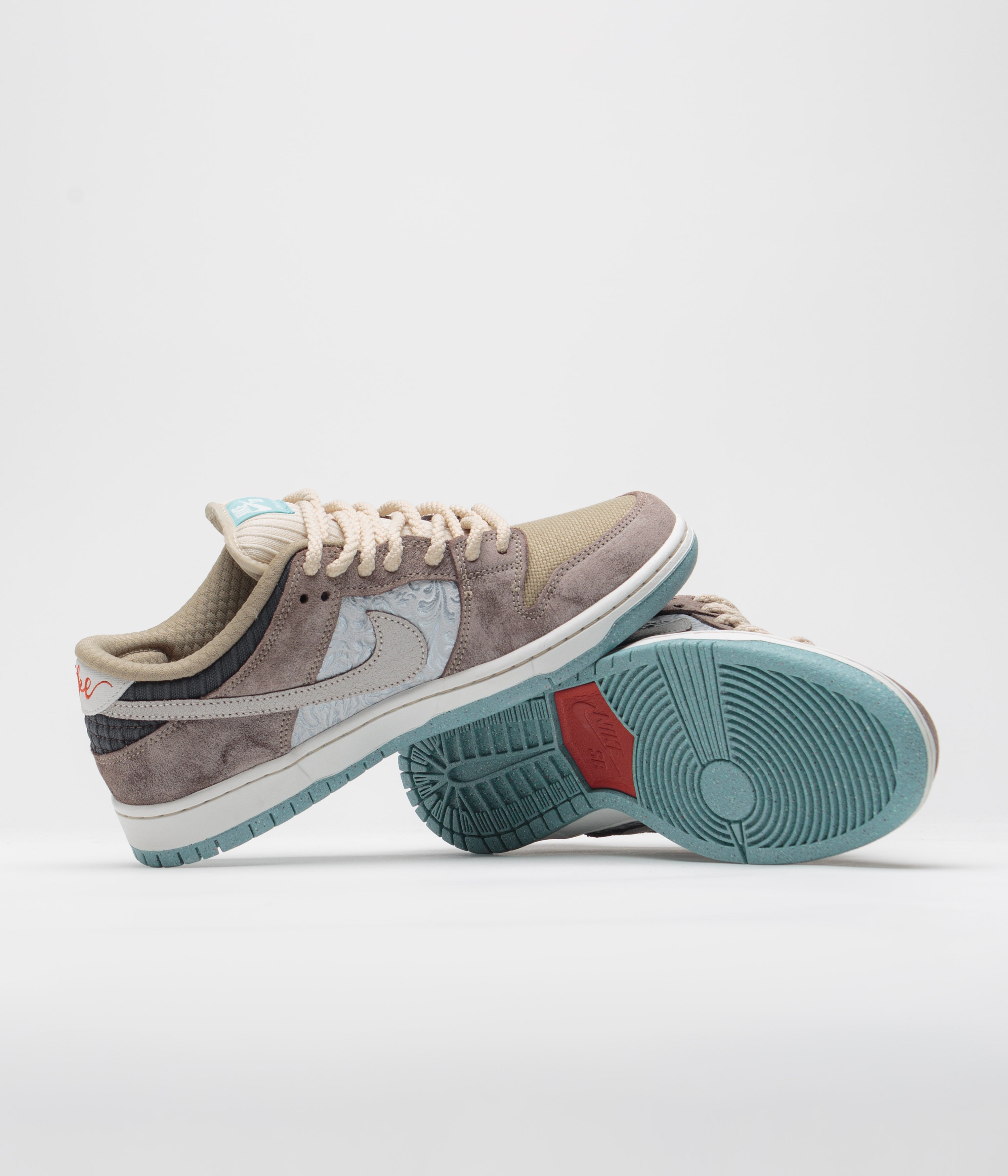 Nike SB Dunk Low Pro Premium Shoes - Baroque Brown / Summit White - Sanddrift