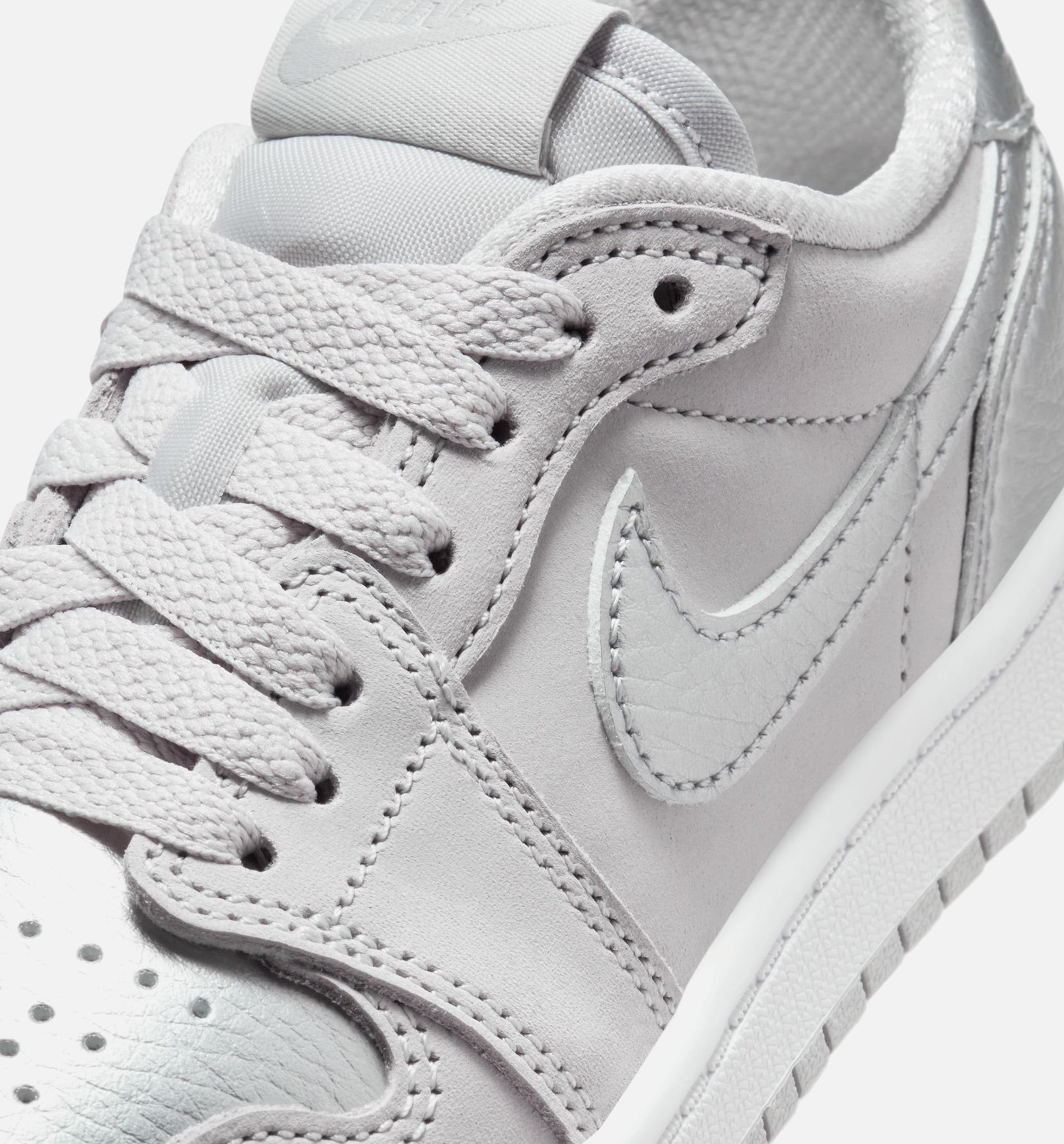 Air Jordan 1 Retro Low OG Silver Preschool Lifestyle Shoe - Neutral Grey/Metallic Silver/White