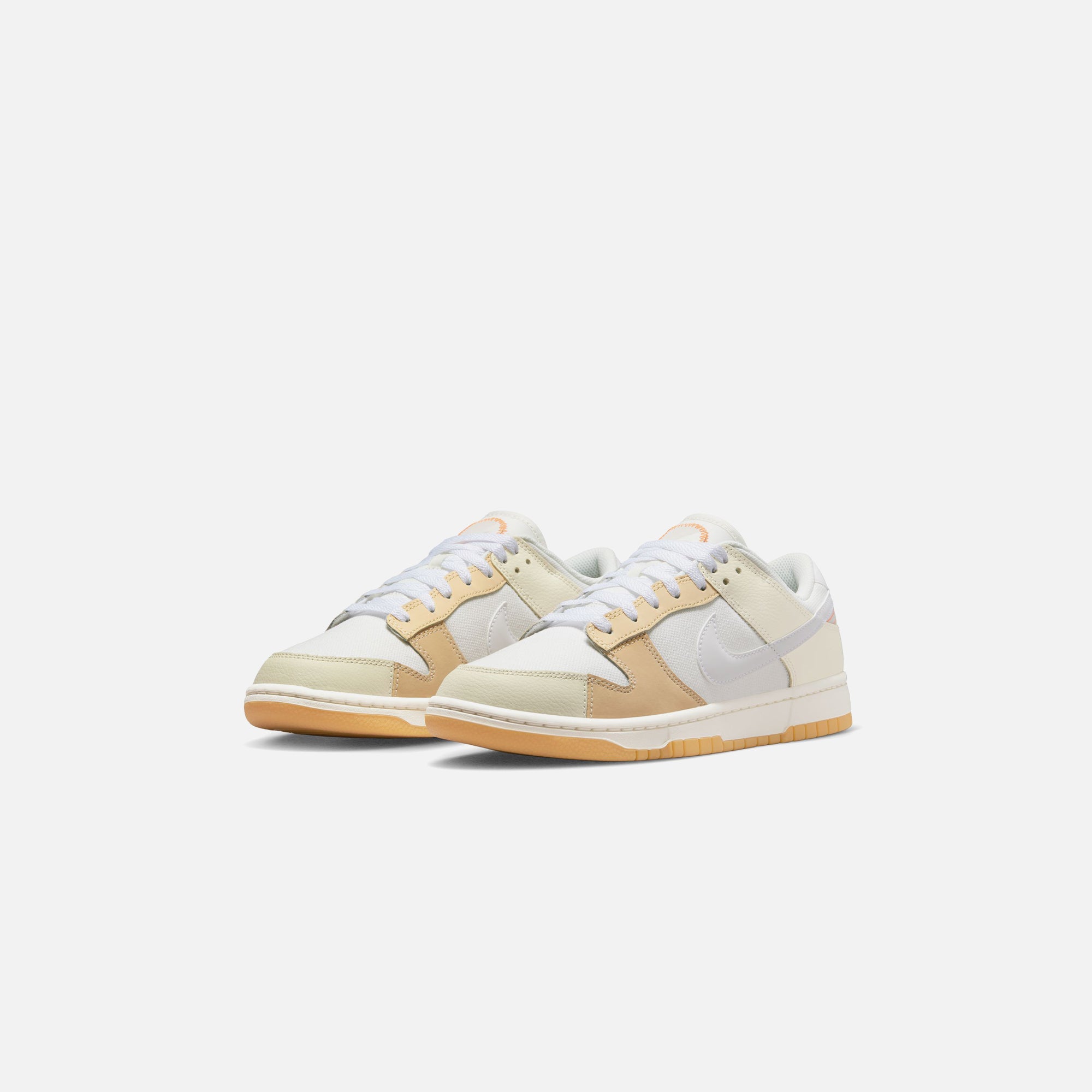 Nike Dunk Low SE - White / Sail / White / Sanddrift