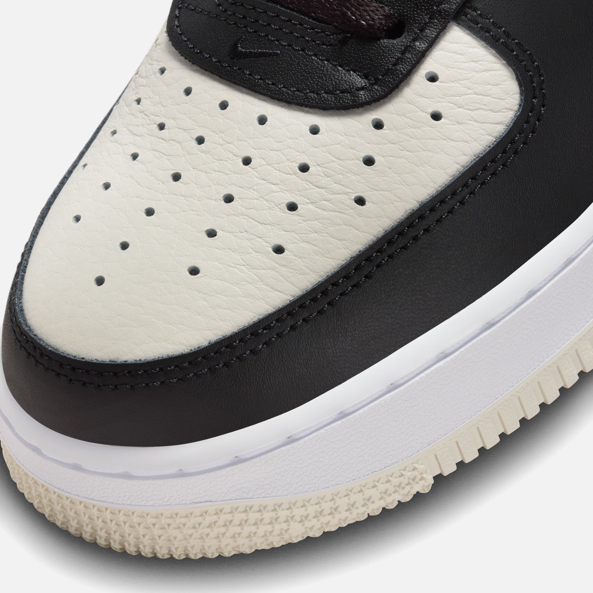 Nike Air Force 1 '07 LV8 - Black / Light Silver / Phantom