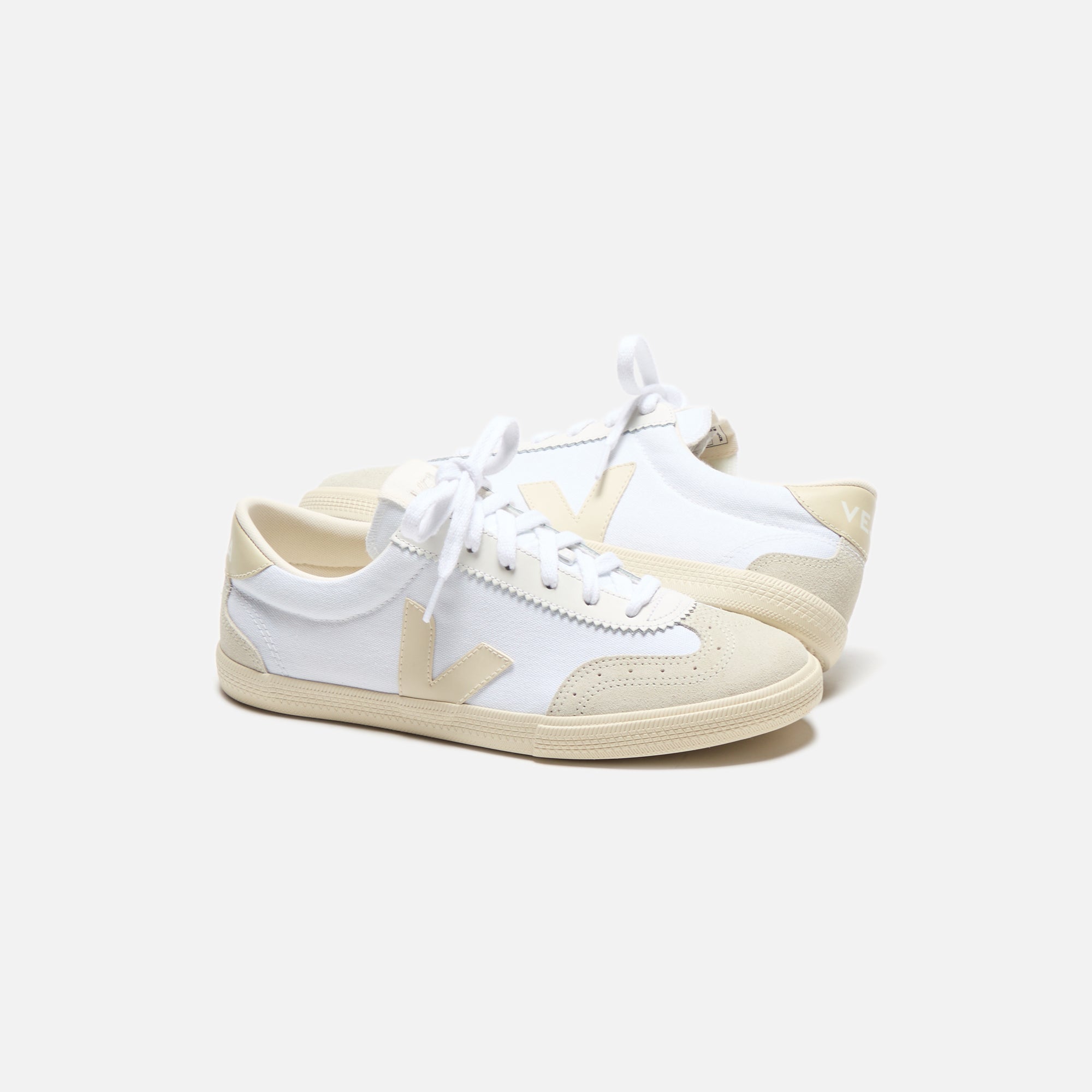 Veja WMNS Volley - White Pierre