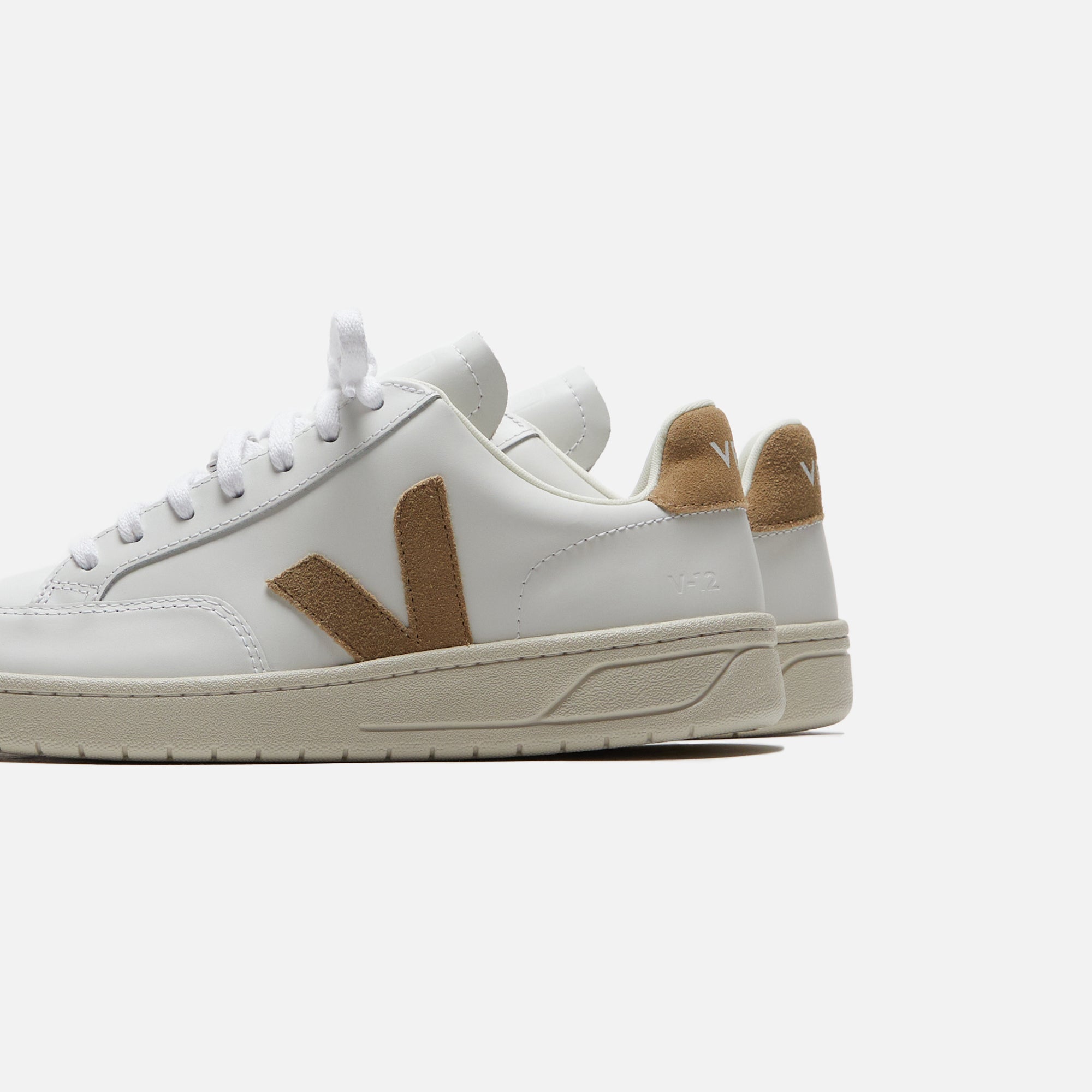 Veja V-12 Leather - Extra White / Dune