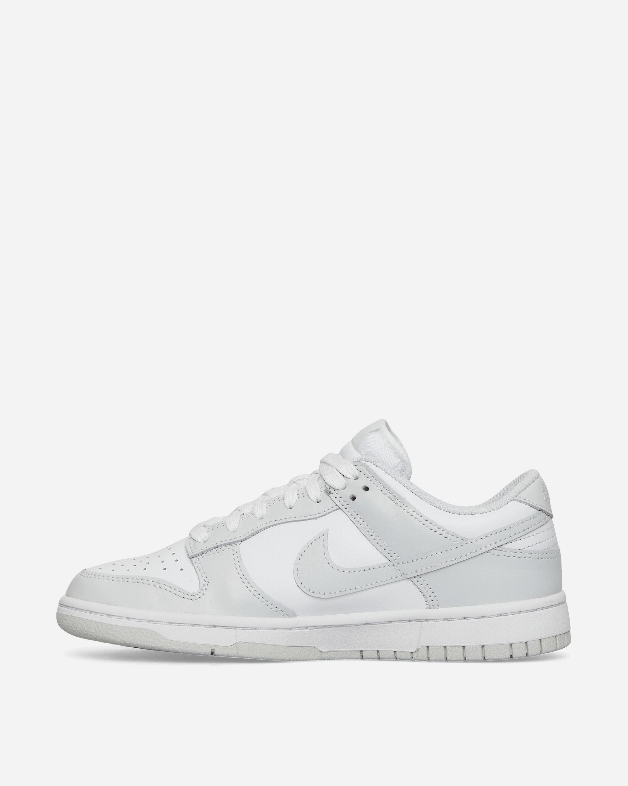 WMNS Dunk Low Retro Sneakers White / Photon Dust