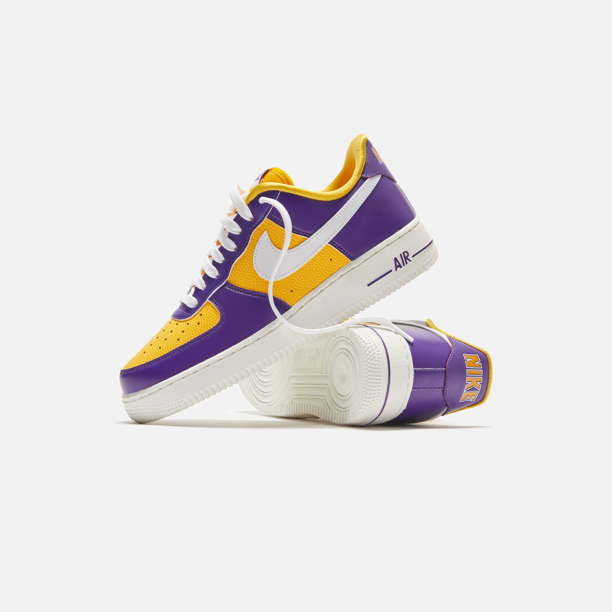 Nike WMNS Air Force 1 '07 SE - Court Purple / White / University