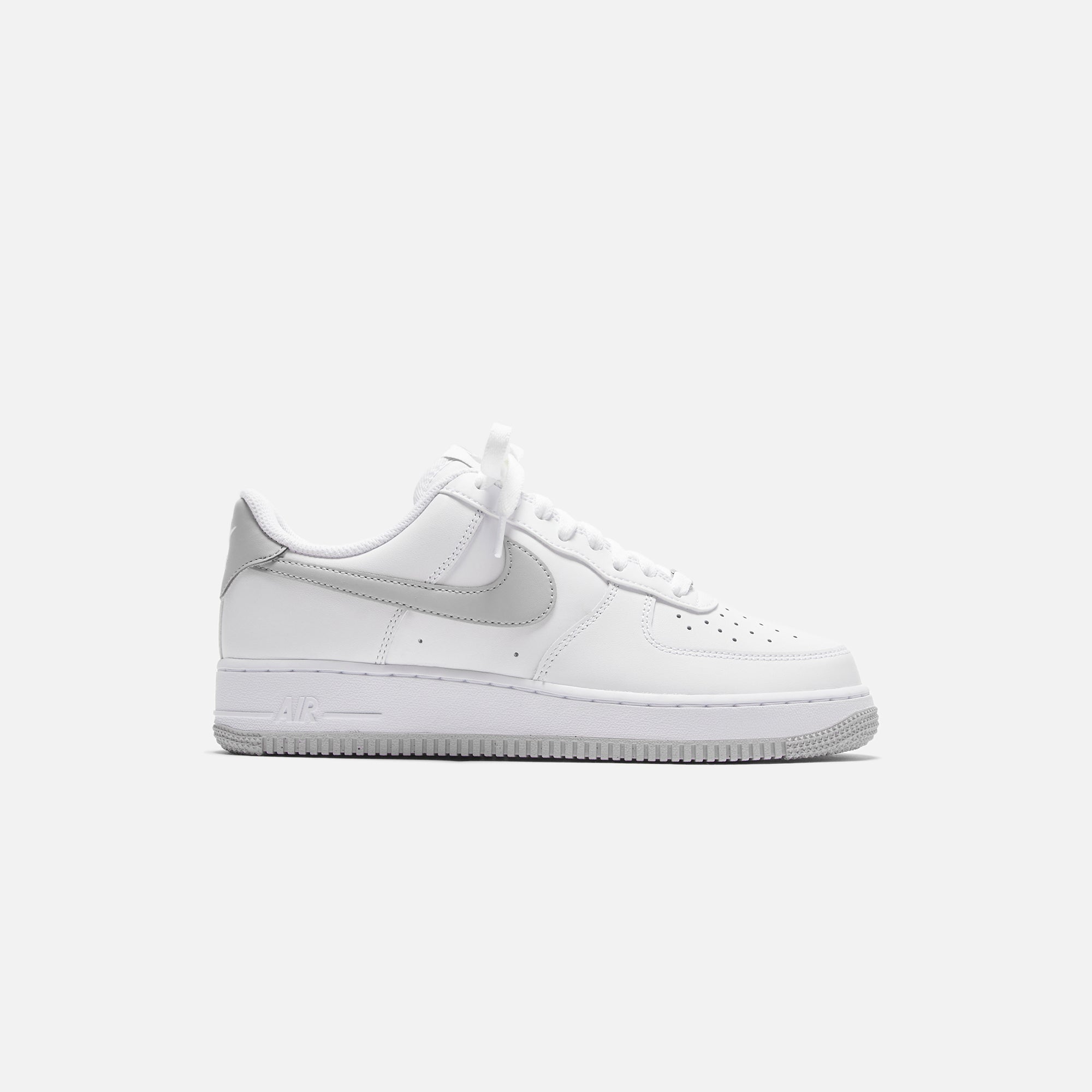 Air Force 1 '07 Low - White / Light Smoke Grey / White