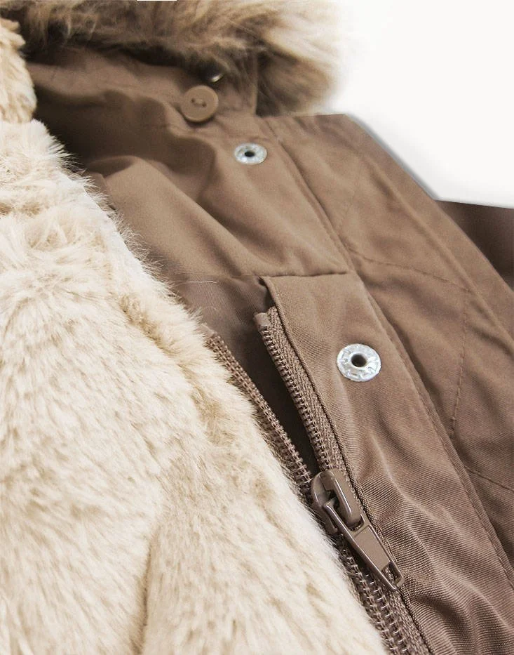 Jacket with a detachable lining.