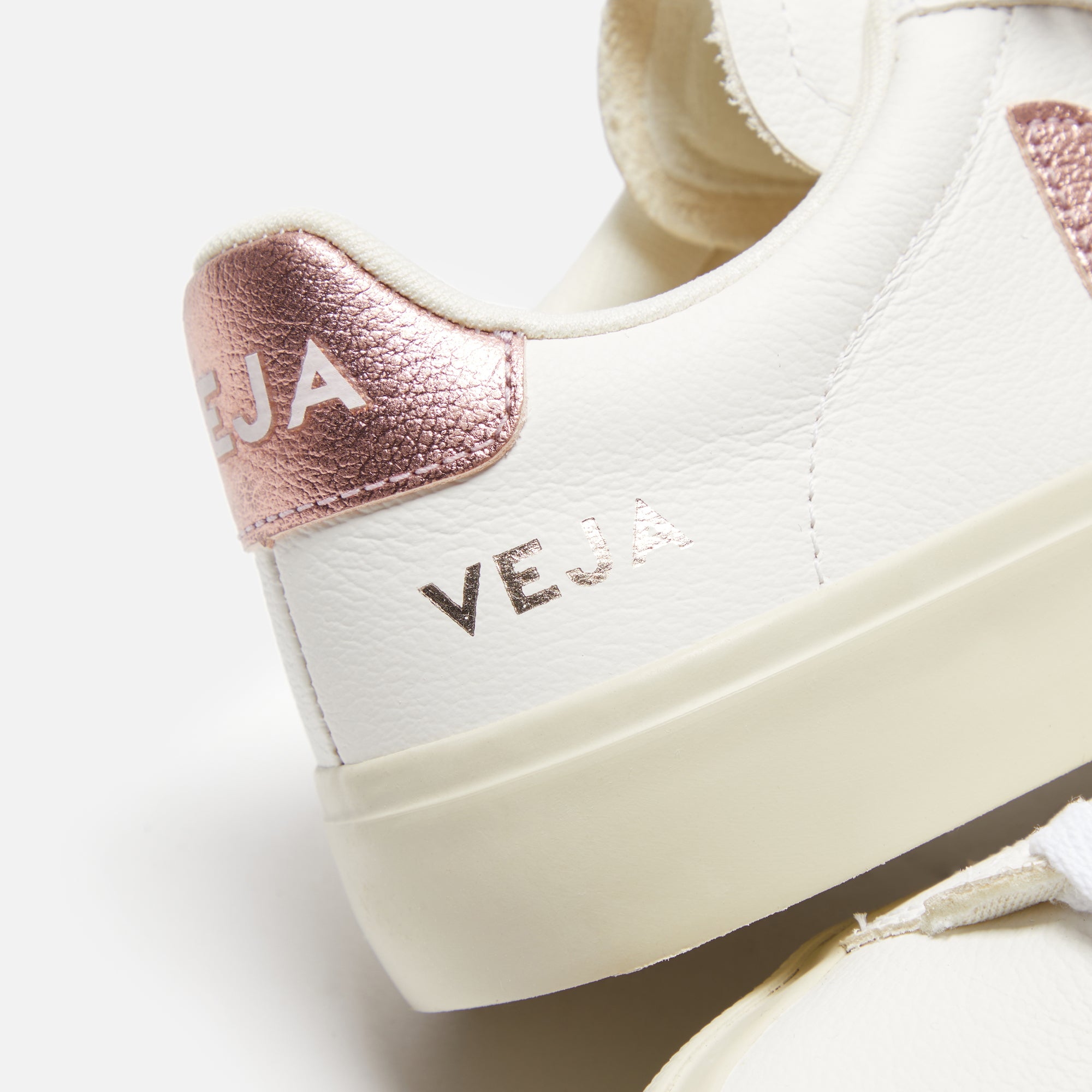 Veja WMNS Campo - Extra White / Nacre