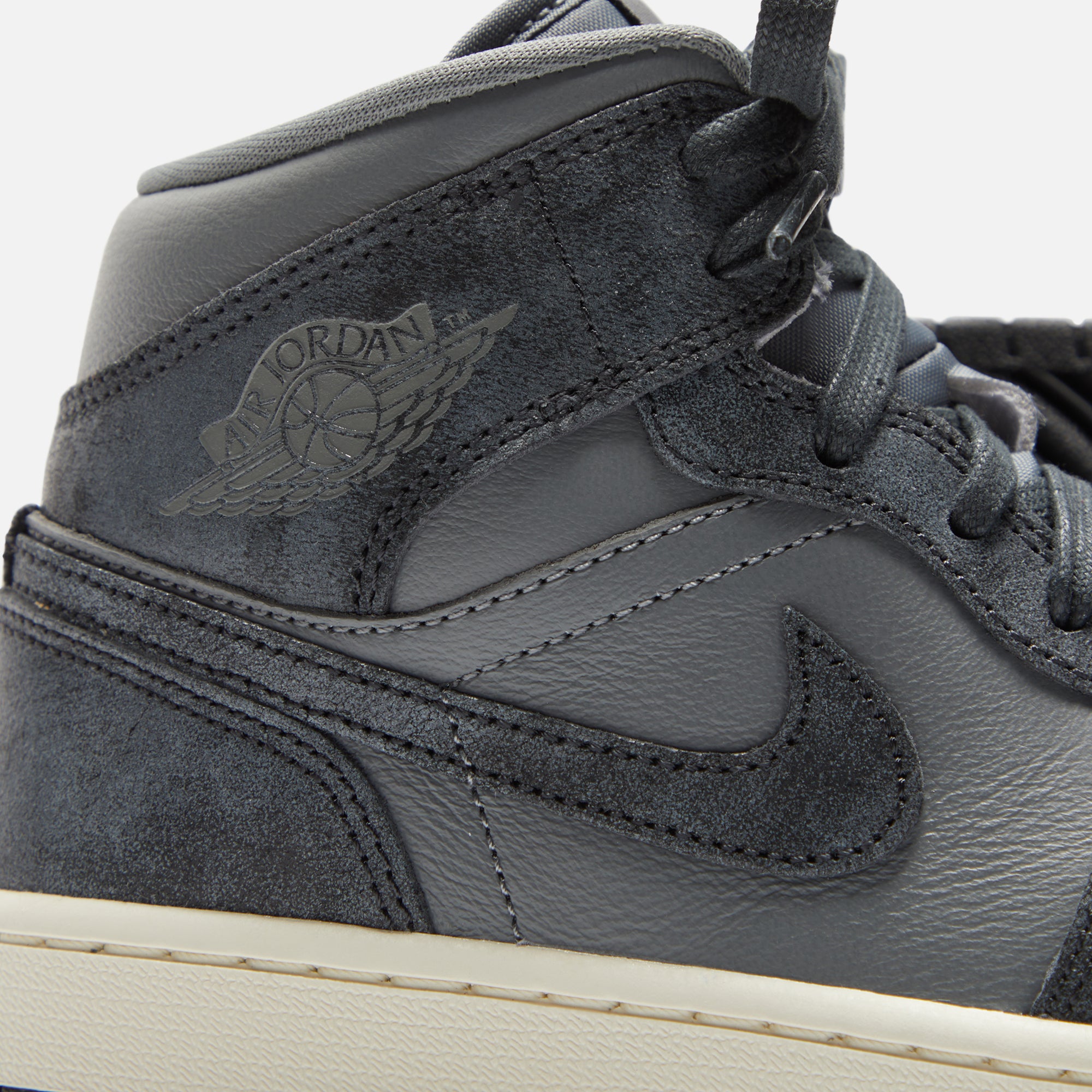 Nike WMNS Air Jordan 1 Mid SE - Smoke Grey / Off Noir / Sail