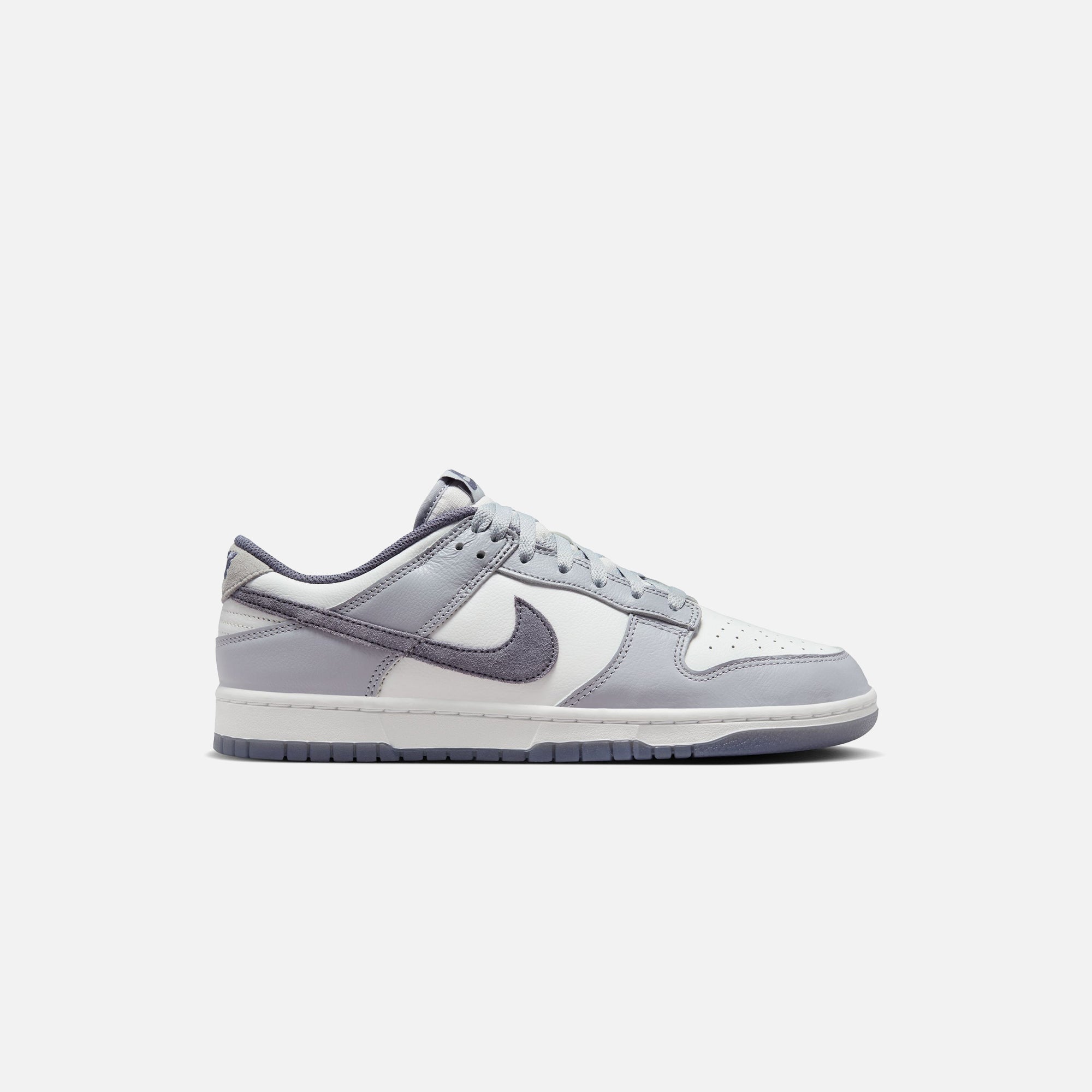 Nike Dunk Low Retro SE - White / Light Carbon / Platinum