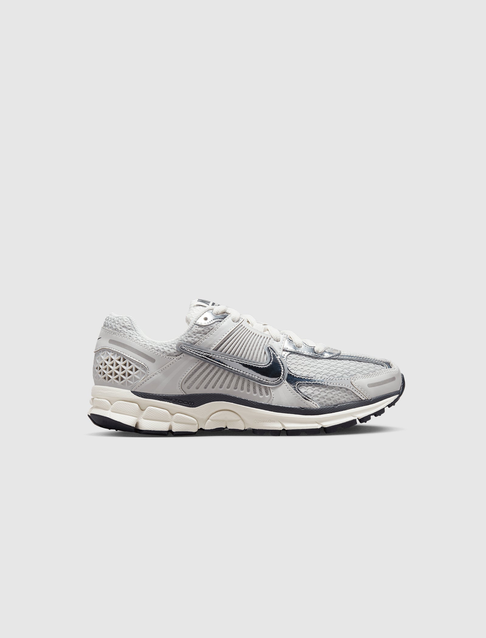 WOMEN'S NIKE VOMERO 5 