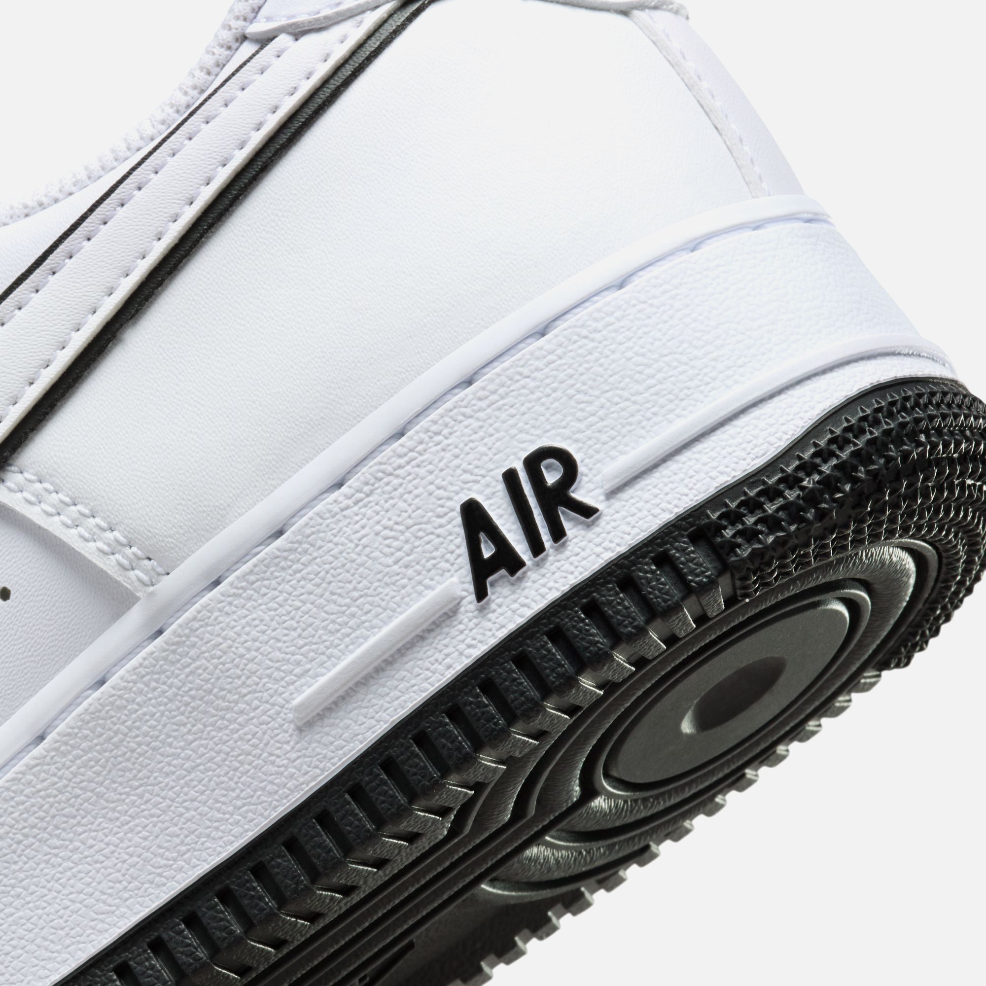 Nike Air Force 1 '07 - White / Black