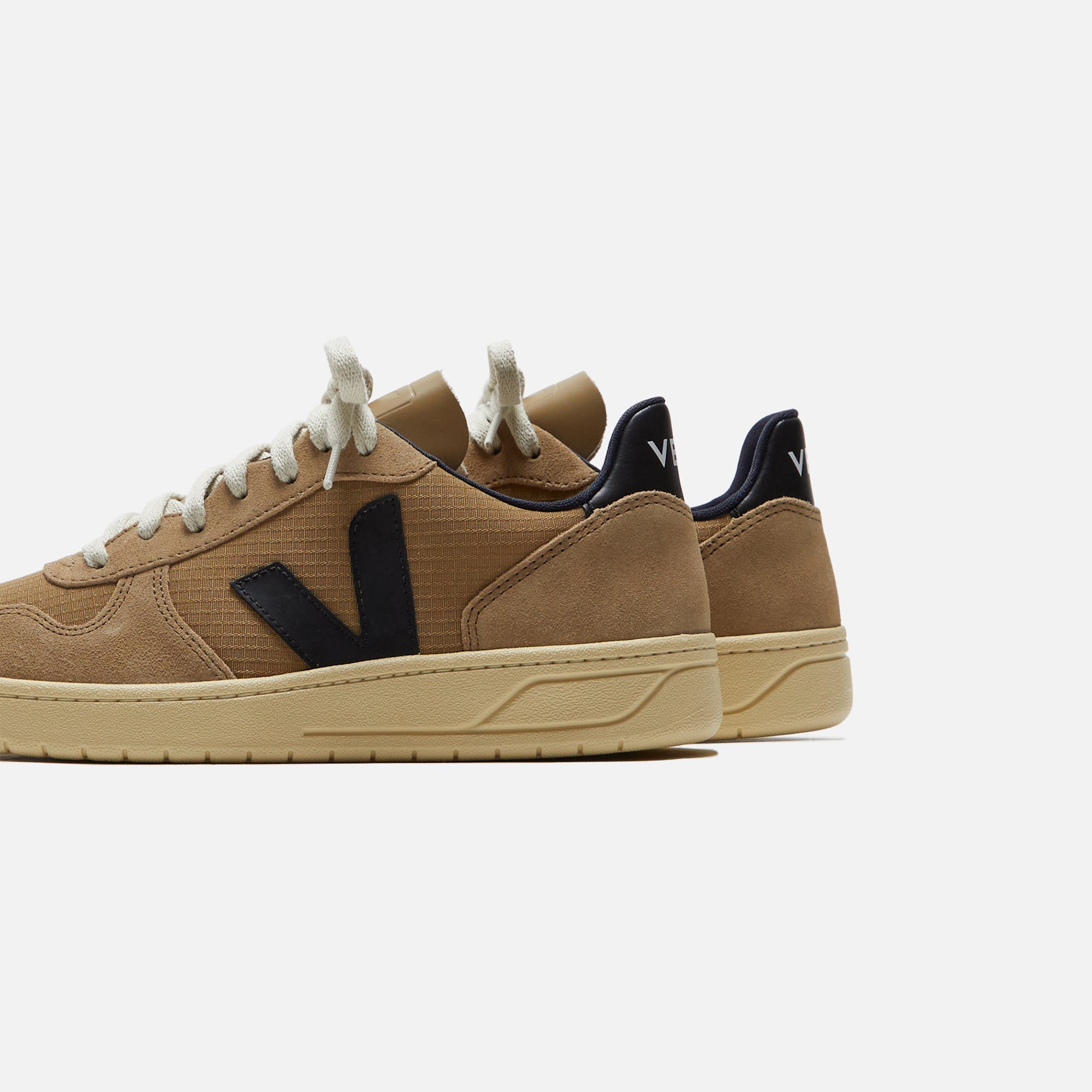 Veja V-10 - Dune / Black / Ripstop