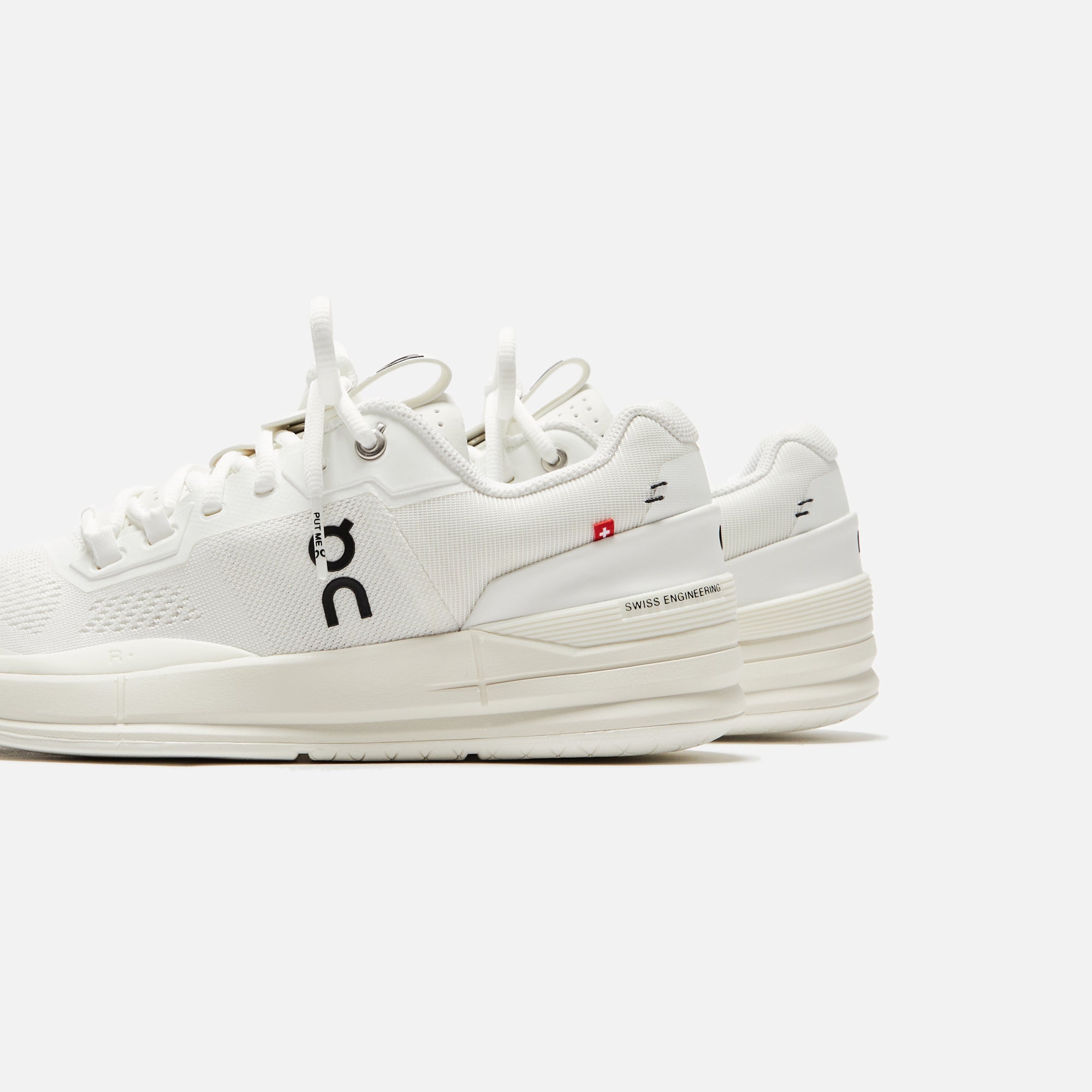 On Running WMNS The Roger Pro - Undyed White / Black