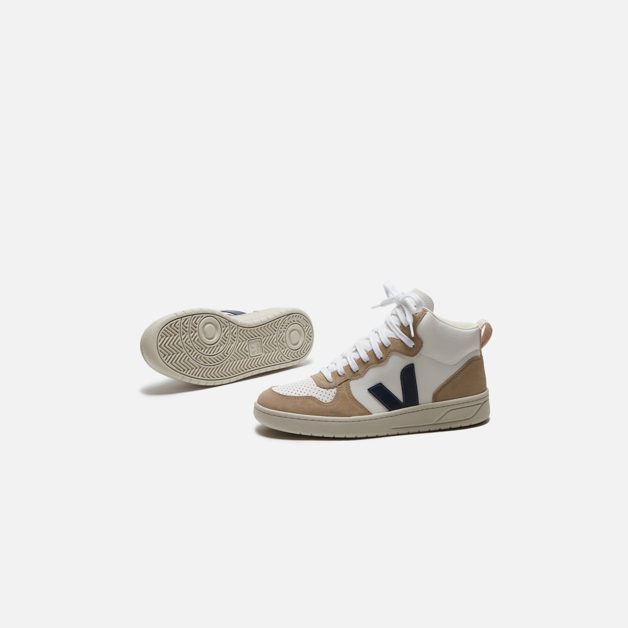 Veja V-15 Bastille - Extra White / Nautico / Sahara