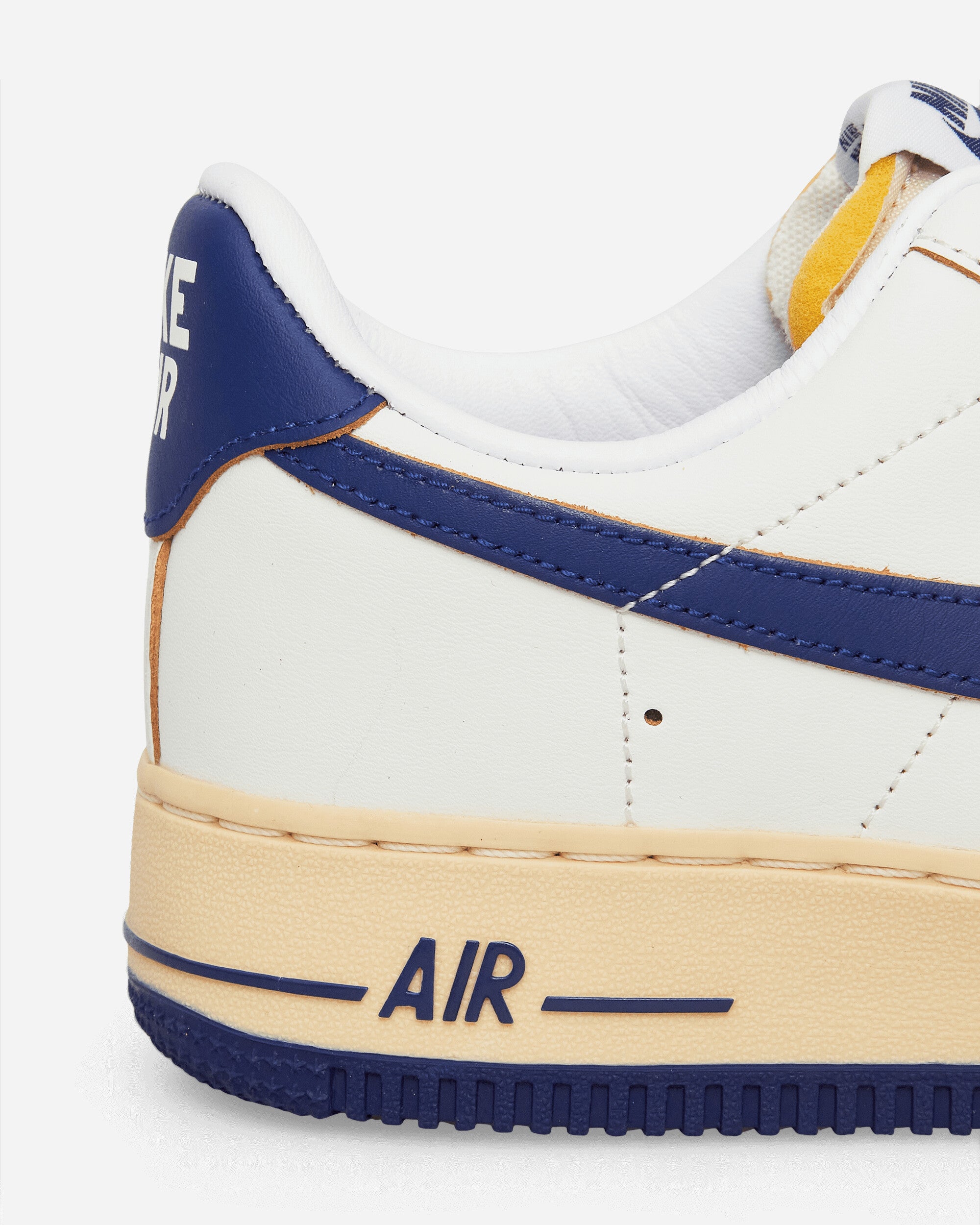 WMNS Air Force 1 '07 Sneakers Sail