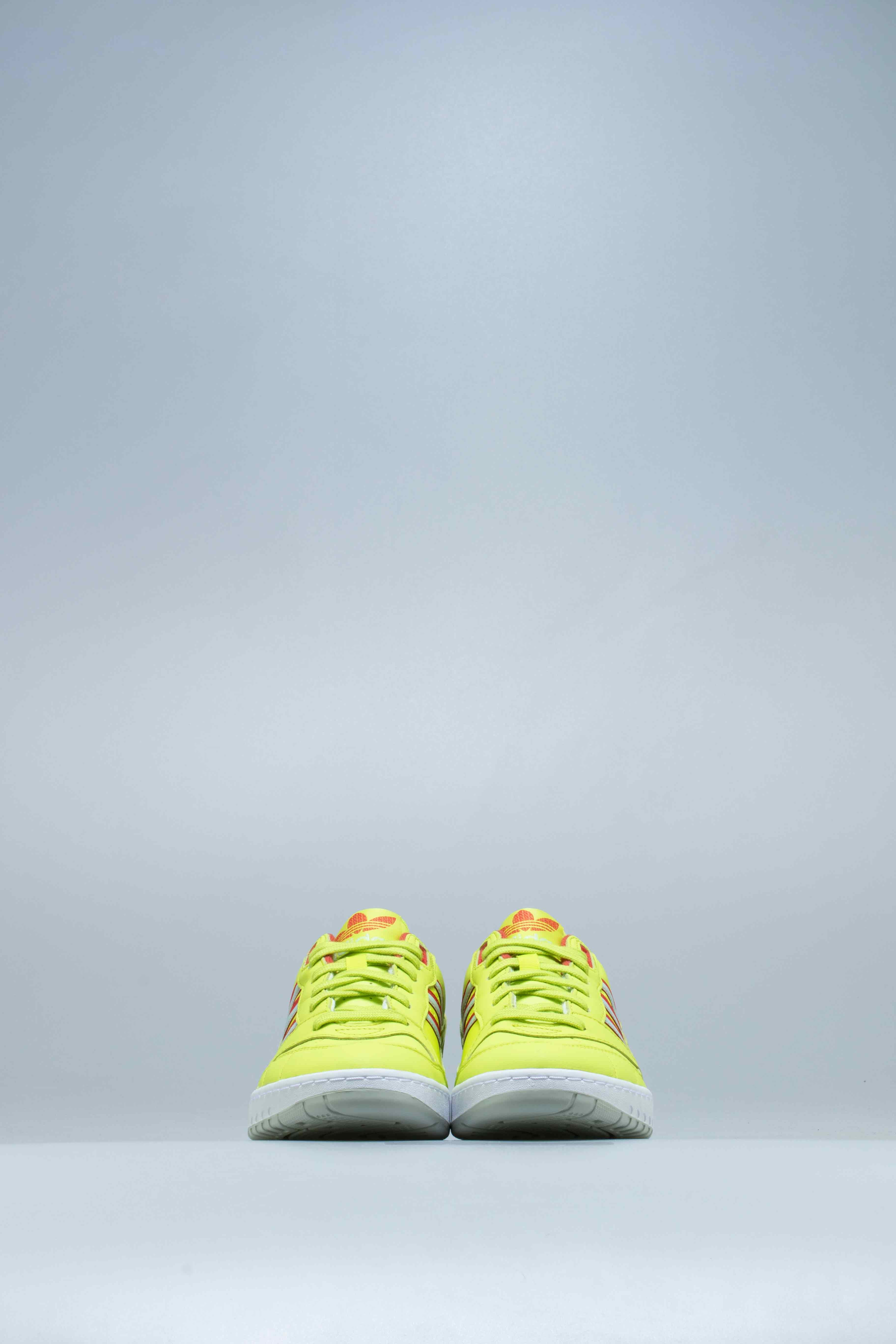 A.R. Trainer Mens Shoe - Semi Solar Yellow/ Lush Red /Green