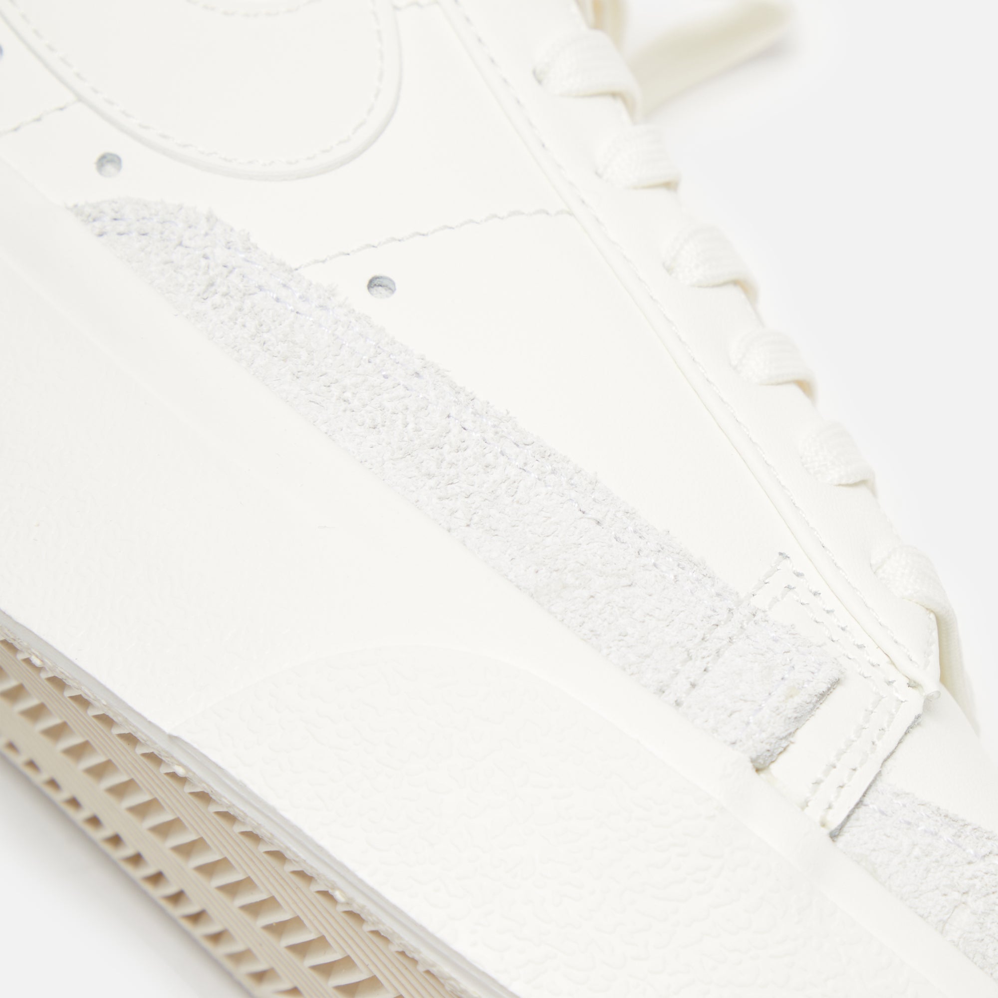 Nike WMNS Blazer Low Platform - Sail / Black