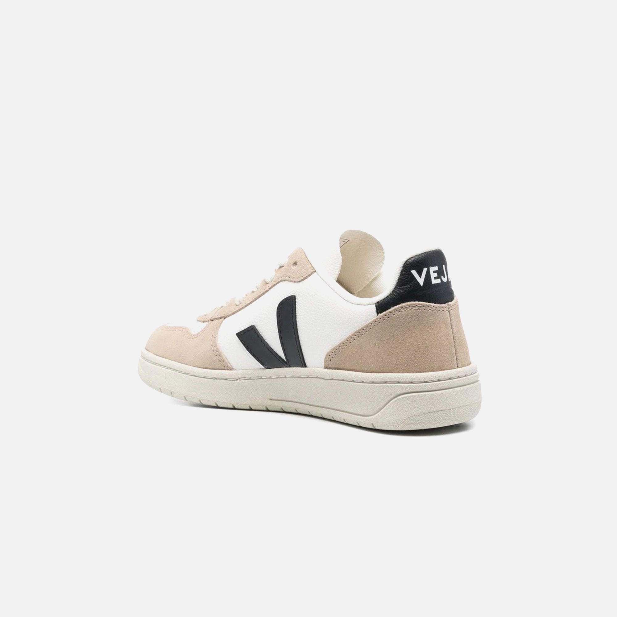 Veja V-10 - Extra White / Black Sahara