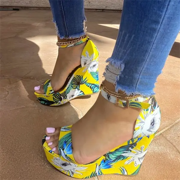 Printed Tropical Style Platform Sandals