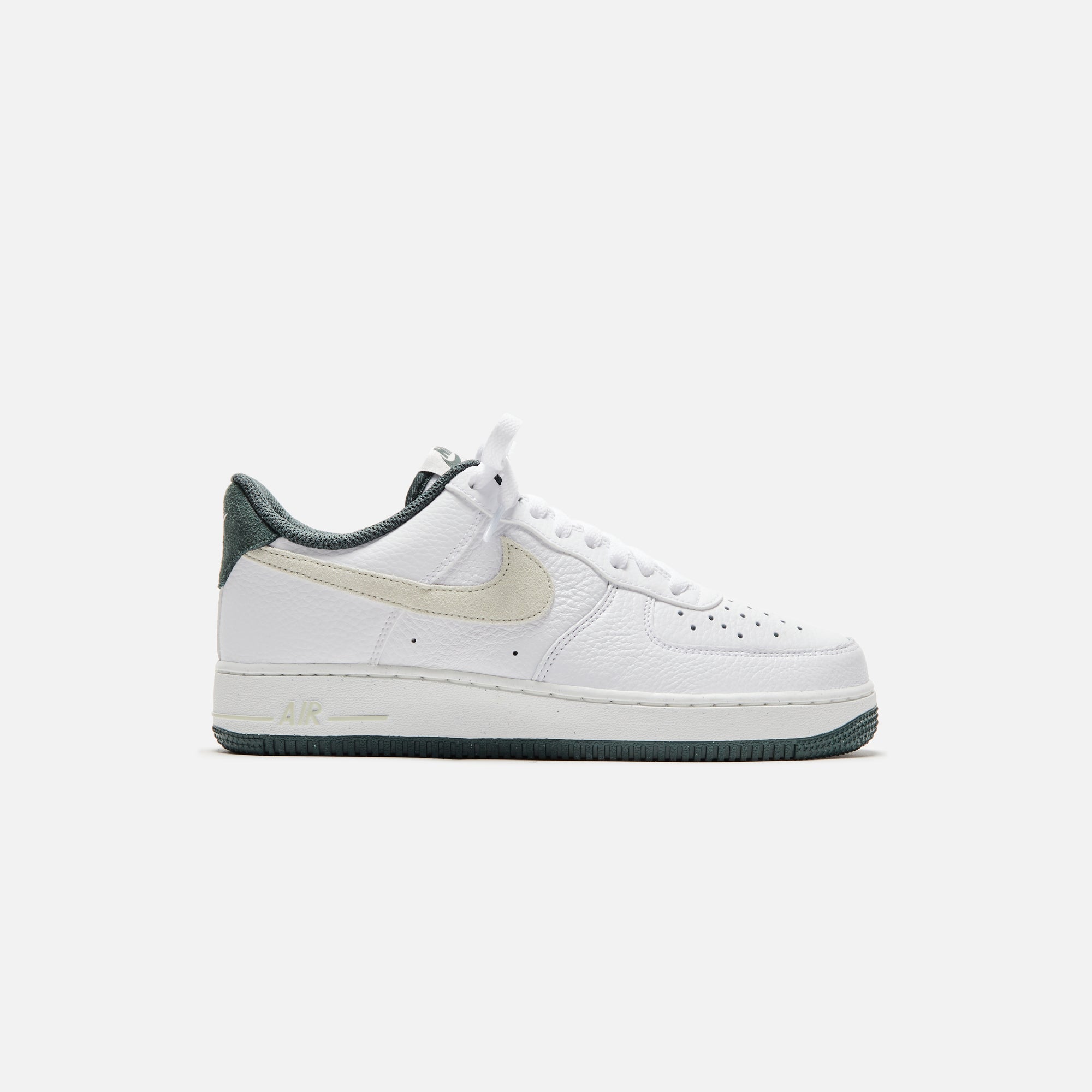 Nike Air Force 1 07 LV8 - White / Sea Glass/ Vintage Green