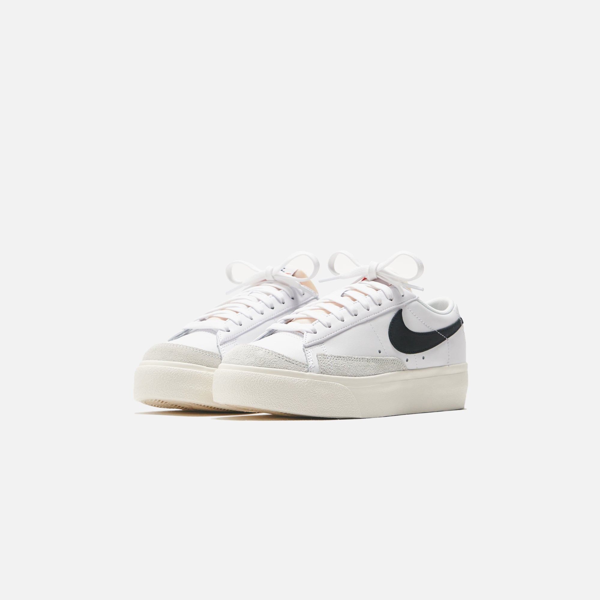 Nike WMNS Blazer Low Platform - White / Black / Sail / Team Orange