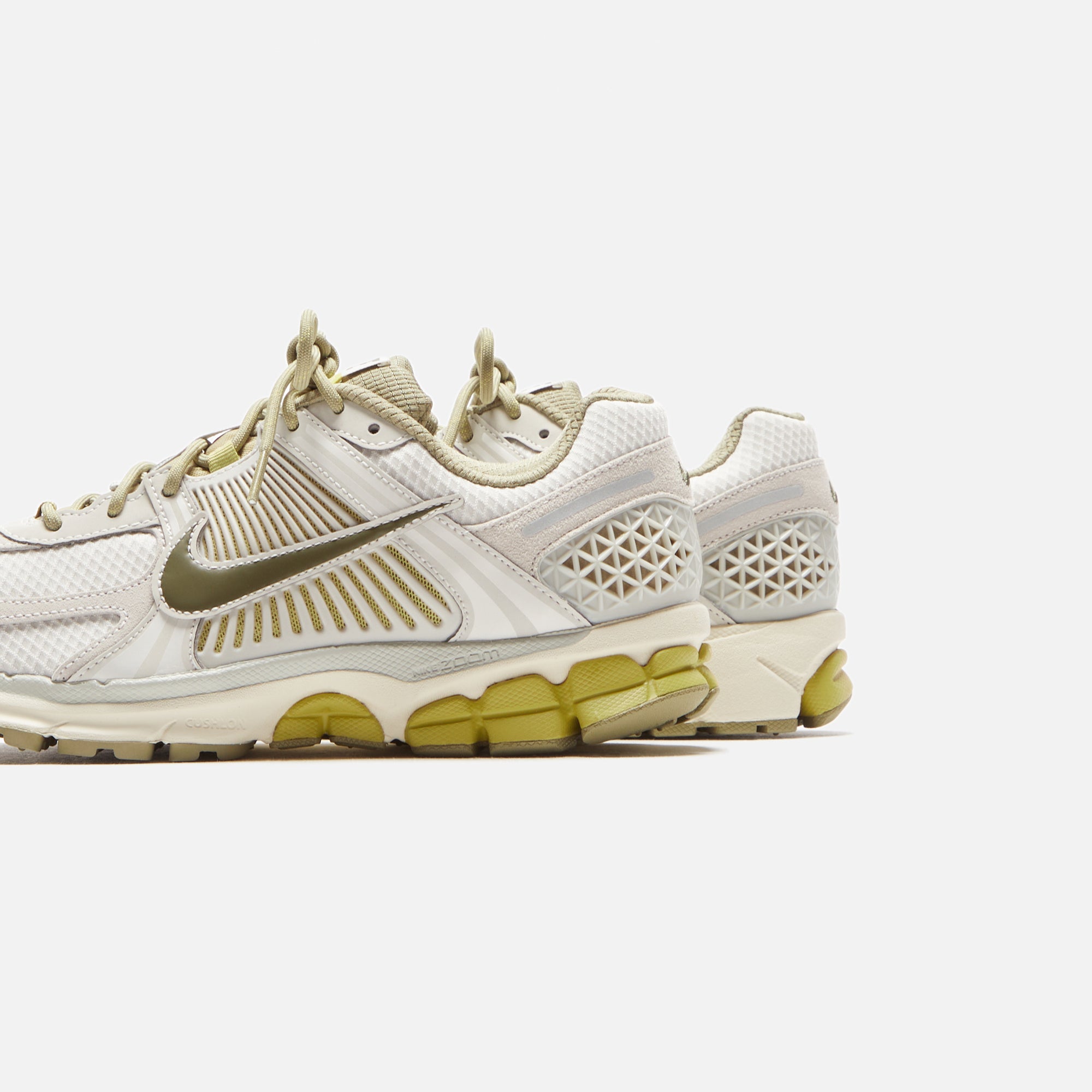 Nike Zoom Vomero 5 - Light Bone / Medium Olive / Neutral Olive