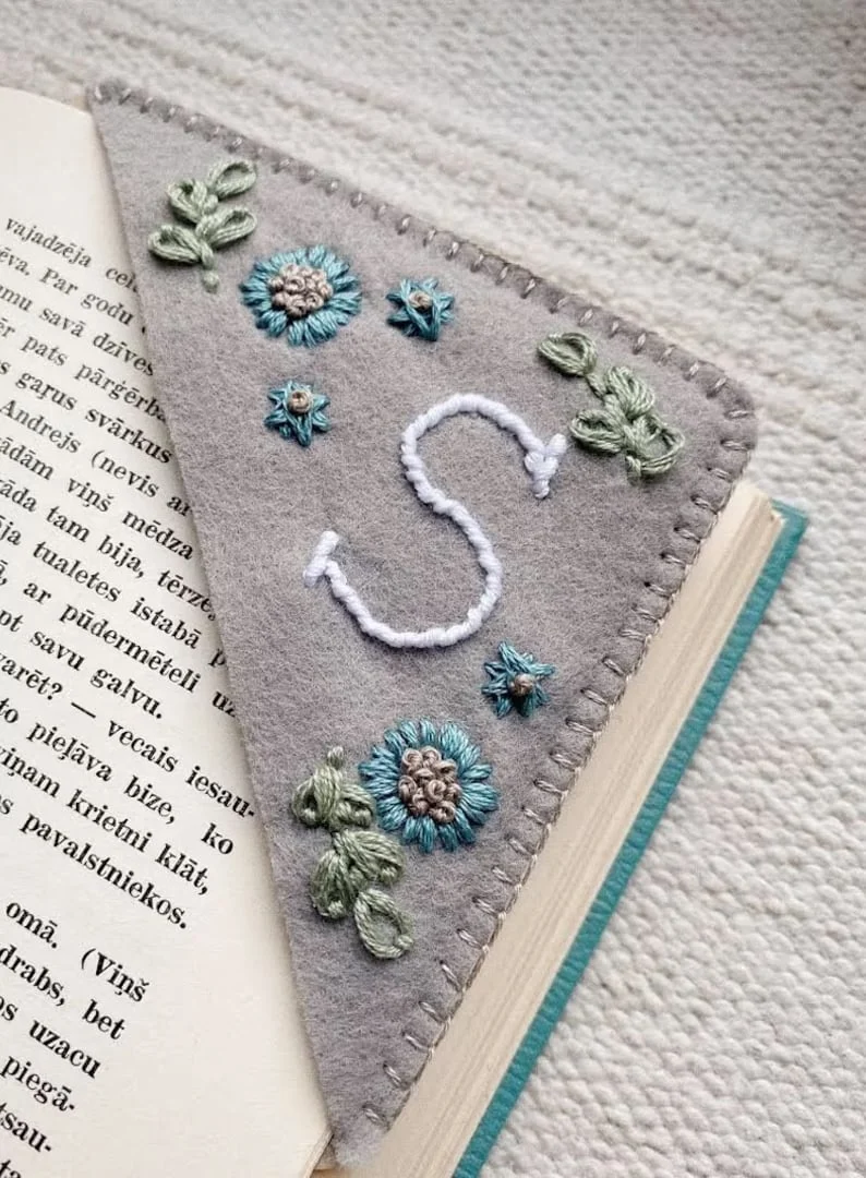 🔥BIG SALE - 49% OFF🔥🔥Personalized hand embroidered corner bookmark