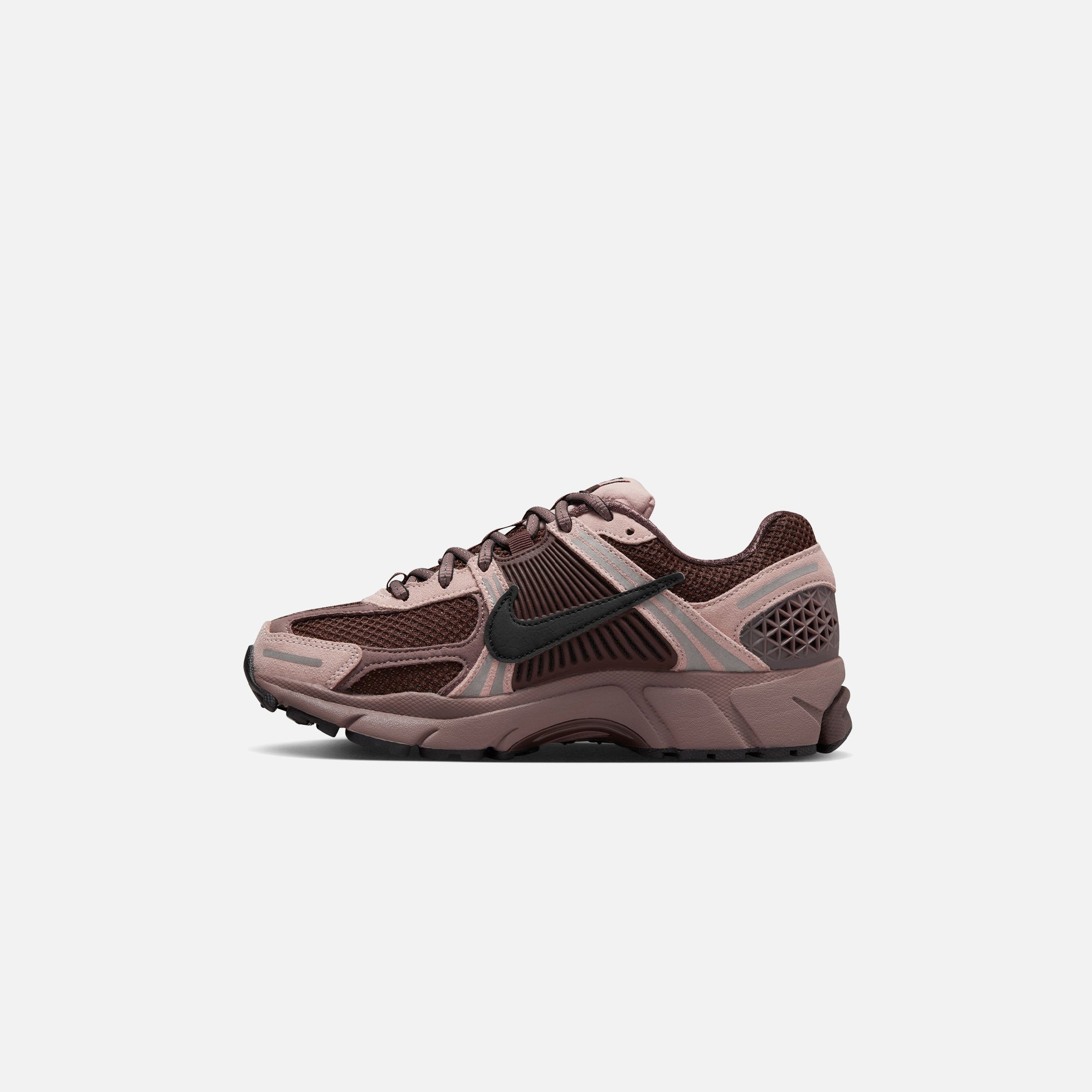 Nike WMNS Zoom Vomero 5 - Plum Eclipse / Black / Pink Oxford / Earth