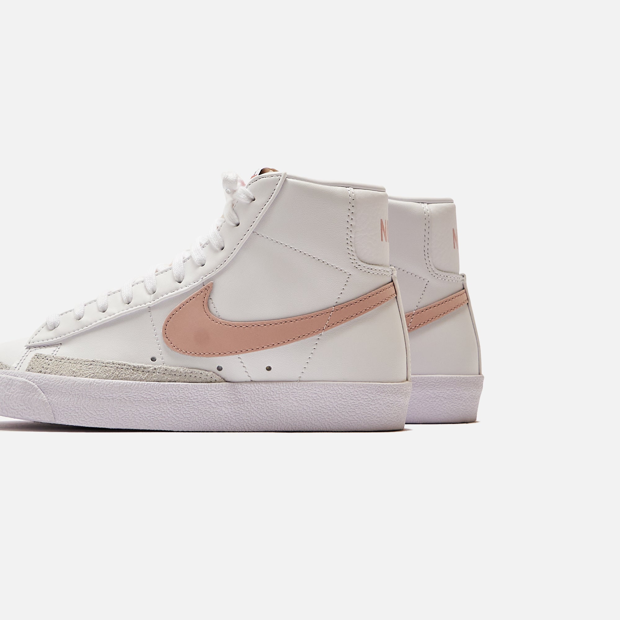 Nike WMNS Blazer Mid `77 - White / Pink Oxford / Black / Summit White